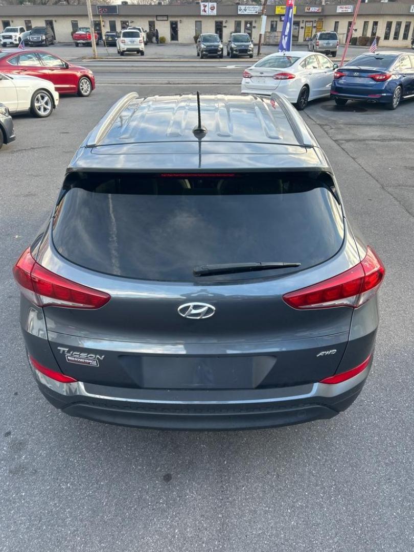 2016 GRAY HYUNDAI TUCSON LIMITED (KM8J3CA45GU) with an 2.0L engine, Automatic transmission, located at 2514 Williamson Rd NE, Roanoke, VA, 24012, (540) 265-7770, 37.294636, -79.936249 - Photo#11