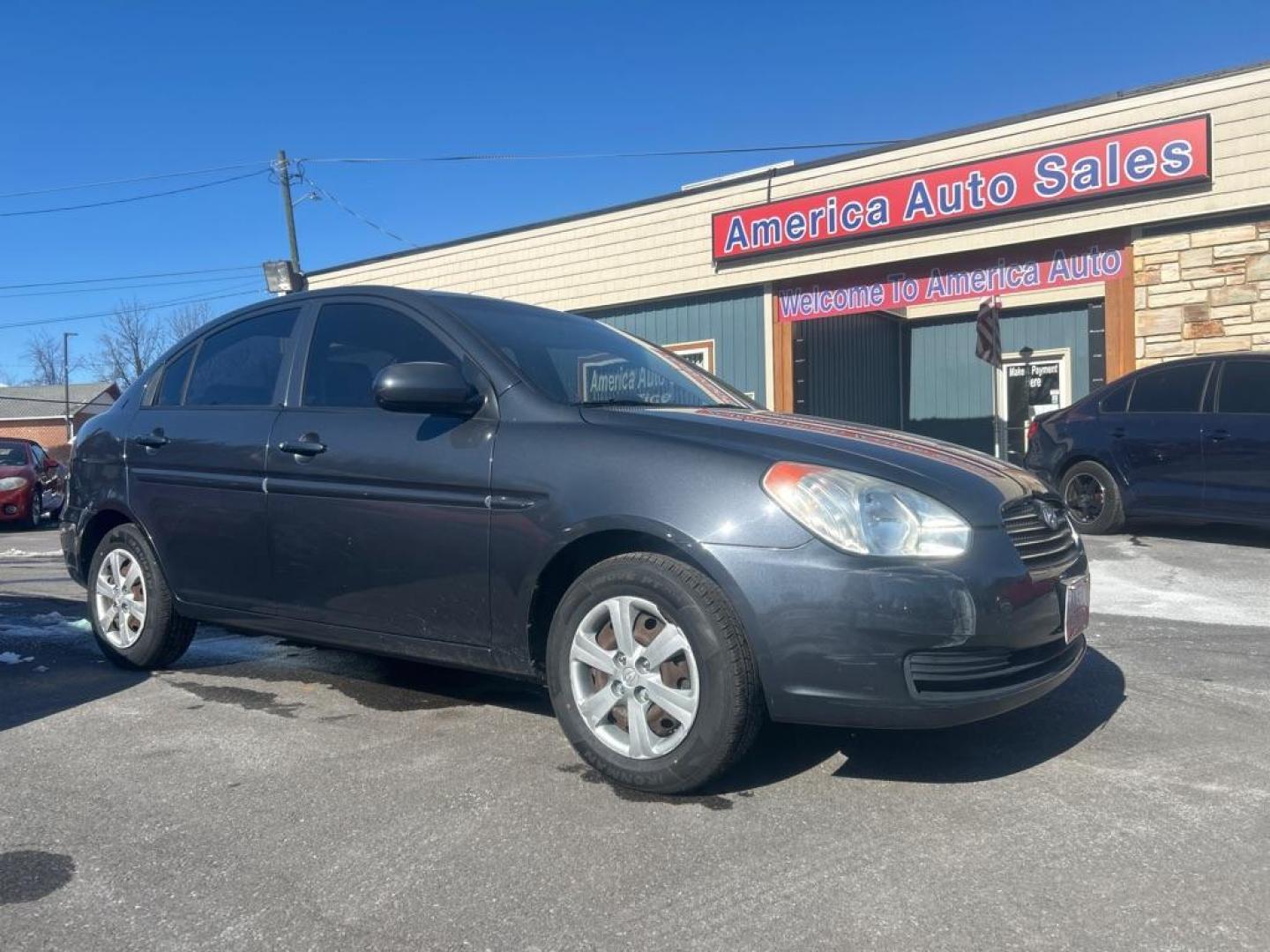 2010 GRAY HYUNDAI ACCENT GLS (KMHCN4AC9AU) with an 1.6L engine, Automatic transmission, located at 2514 Williamson Rd NE, Roanoke, VA, 24012, (540) 265-7770, 37.294636, -79.936249 - Photo#0