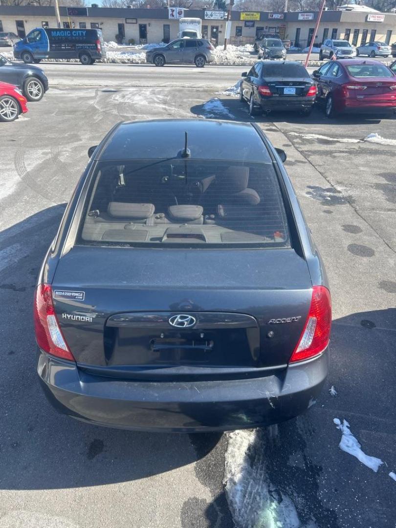 2010 GRAY HYUNDAI ACCENT GLS (KMHCN4AC9AU) with an 1.6L engine, Automatic transmission, located at 2514 Williamson Rd NE, Roanoke, VA, 24012, (540) 265-7770, 37.294636, -79.936249 - Photo#3