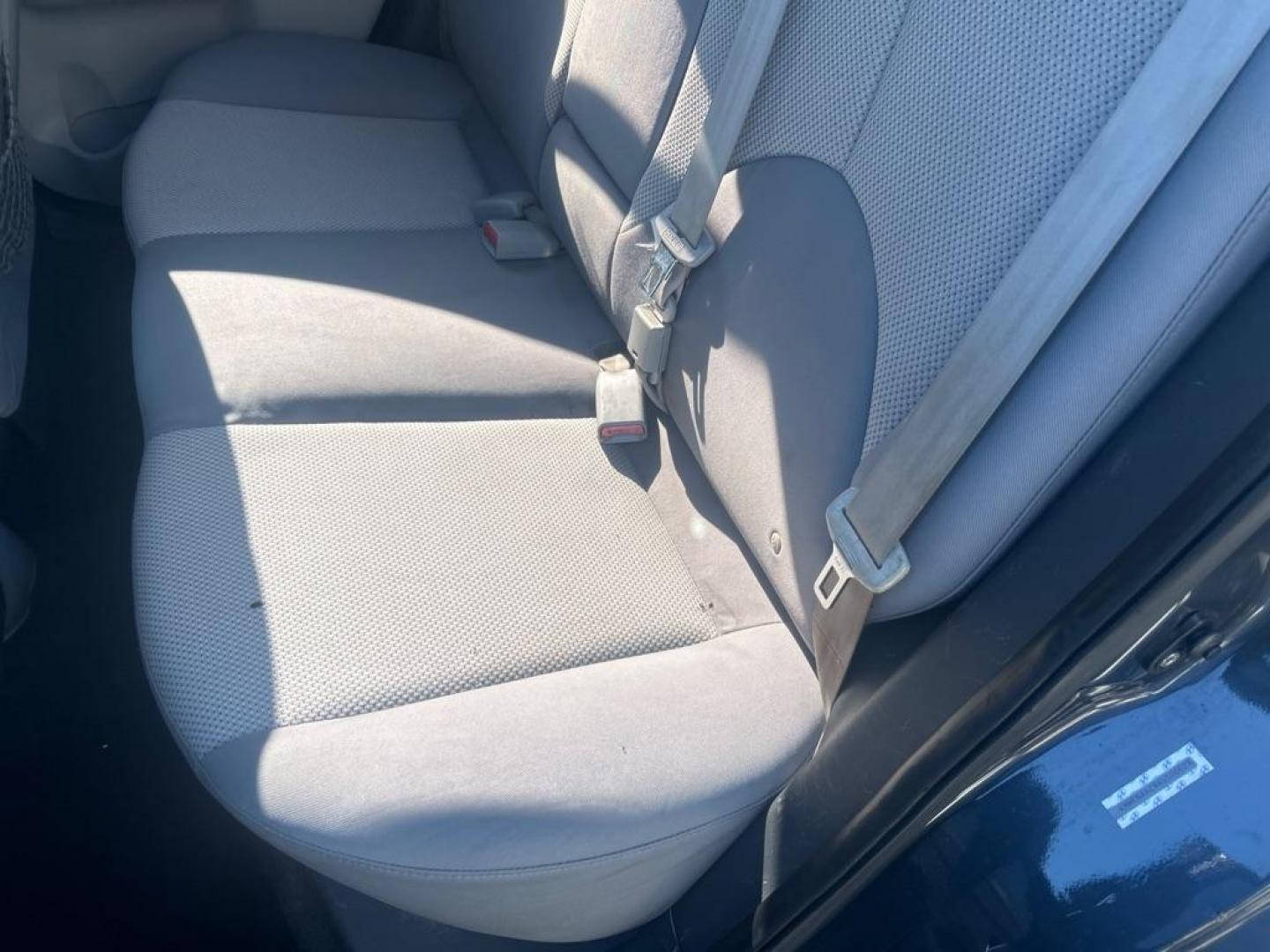 2010 GRAY HYUNDAI ACCENT GLS (KMHCN4AC9AU) with an 1.6L engine, Automatic transmission, located at 2514 Williamson Rd NE, Roanoke, VA, 24012, (540) 265-7770, 37.294636, -79.936249 - Photo#4