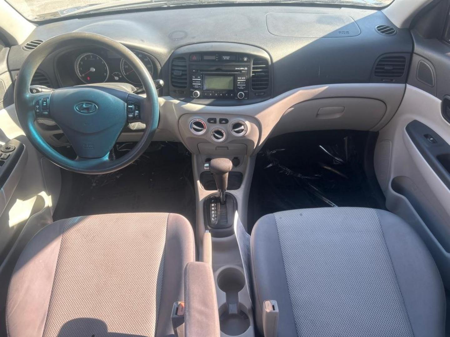 2010 GRAY HYUNDAI ACCENT GLS (KMHCN4AC9AU) with an 1.6L engine, Automatic transmission, located at 2514 Williamson Rd NE, Roanoke, VA, 24012, (540) 265-7770, 37.294636, -79.936249 - Photo#5