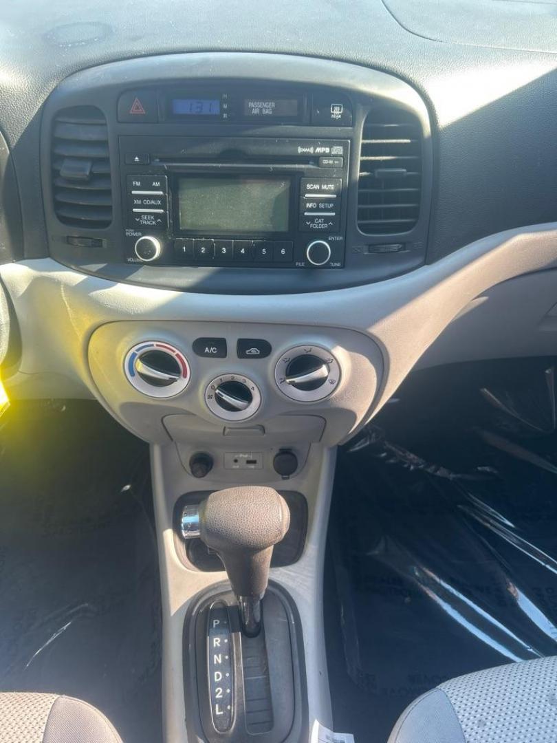 2010 GRAY HYUNDAI ACCENT GLS (KMHCN4AC9AU) with an 1.6L engine, Automatic transmission, located at 2514 Williamson Rd NE, Roanoke, VA, 24012, (540) 265-7770, 37.294636, -79.936249 - Photo#7