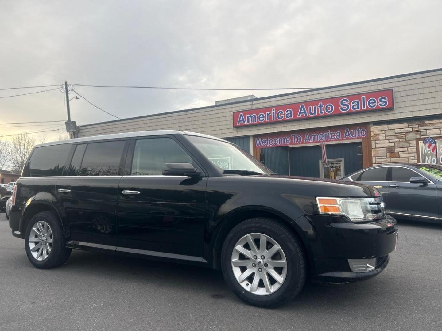 2009 BLACK FORD FLEX SEL (2FMDK52C59B) with an 3.5L engine, Automatic transmission, located at 2514 Williamson Rd NE, Roanoke, VA, 24012, (540) 265-7770, 37.294636, -79.936249 - NO CREDIT CHECK FINANCING WITH ONLY $1400 DOWN PAYMENT!!!! Check out our website www.needausedvehicle.com for our No Credit Check/ In House Financing options!! No Credit Check Available!!! In House Financing Available!!! All Clean Title Vehicles (no Salvaged or flooded vehicles ever on our lot)! - Photo#0
