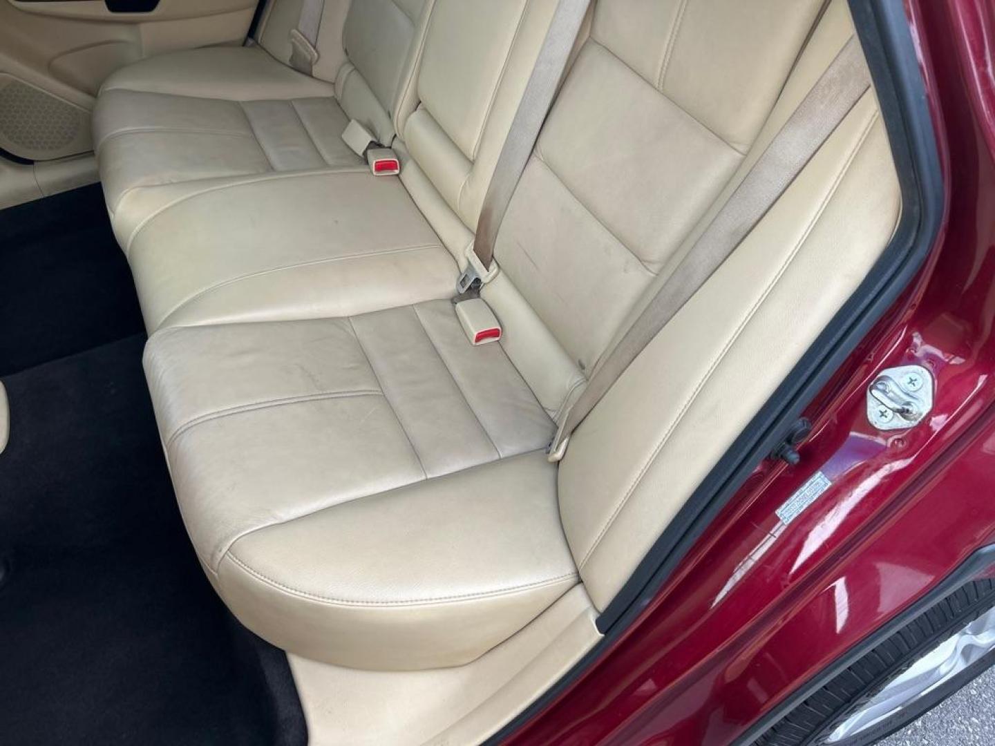 2010 RED HONDA ACCORD CROSSTOU EXL (5J6TF2H56AL) with an 3.5L engine, Automatic transmission, located at 2514 Williamson Rd NE, Roanoke, VA, 24012, (540) 265-7770, 37.294636, -79.936249 - Photo#6