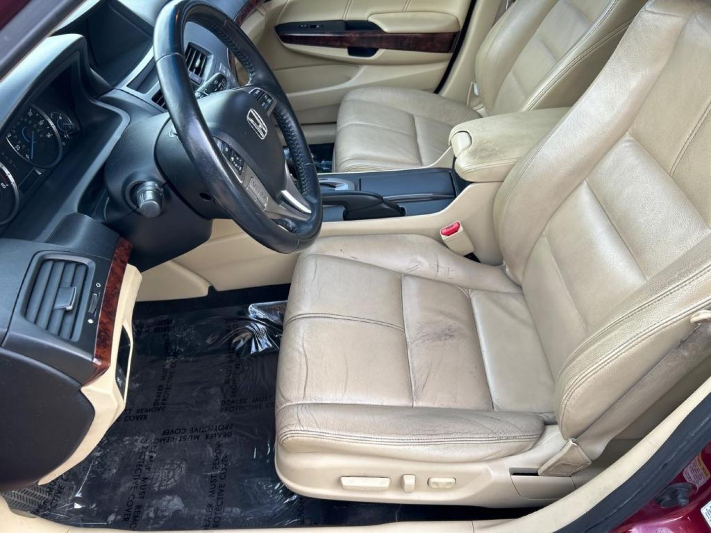 2010 RED HONDA ACCORD CROSSTOU EXL (5J6TF2H56AL) with an 3.5L engine, Automatic transmission, located at 2514 Williamson Rd NE, Roanoke, VA, 24012, (540) 265-7770, 37.294636, -79.936249 - Photo#8