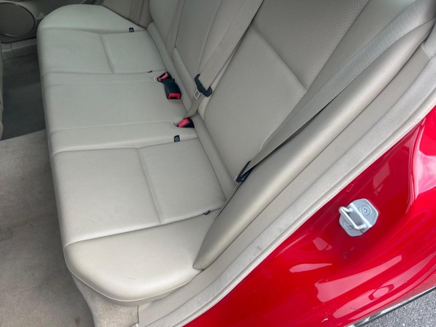 2013 RED MERCEDES-BENZ C-CLASS C250 (WDDGF4HB9DR) with an 1.8L engine, Automatic transmission, located at 2514 Williamson Rd NE, Roanoke, VA, 24012, (540) 265-7770, 37.294636, -79.936249 - NO CREDIT CHECK FINANCING WITH ONLY $3500 DOWN PAYMENT!!!! Check out our website www.needausedvehicle.com for our No Credit Check/ In House Financing options!! No Credit Check Available!!! In House Financing Available!!! All Clean Title Vehicles (no Salvaged or flooded vehicles ever on our lot)!- Photo#2