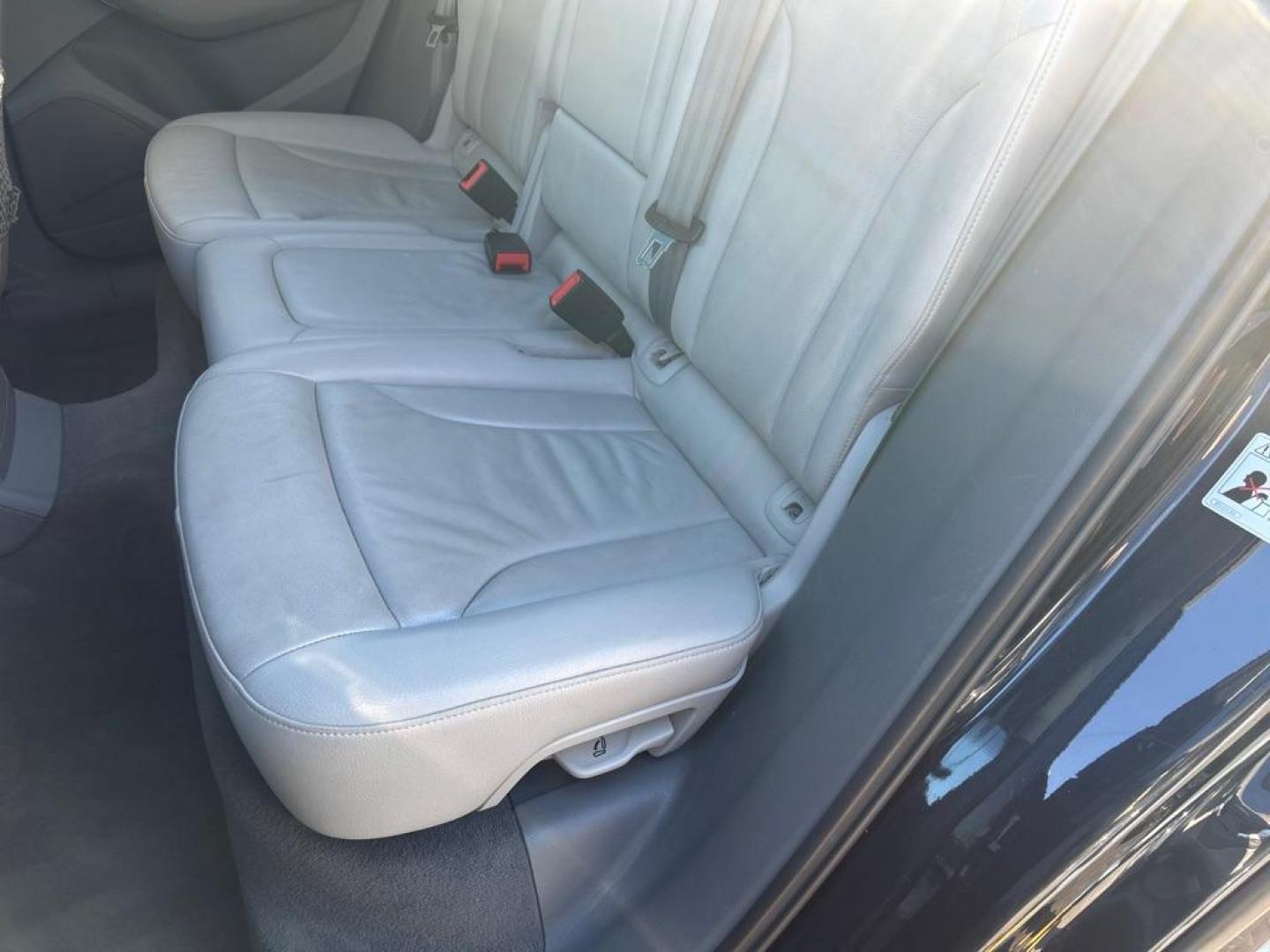 2014 BLUE AUDI Q5 TDI PREMIUM PLUS (WA1CMAFP1EA) with an 3.0L engine, Automatic transmission, located at 2514 Williamson Rd NE, Roanoke, VA, 24012, (540) 265-7770, 37.294636, -79.936249 - NO CREDIT CHECK FINANCING WITH ONLY $3200 DOWN PAYMENT!!!! Check out our website www.needausedvehicle.com for our No Credit Check/ In House Financing options!! No Credit Check Available!!! In House Financing Available!!! All Clean Title Vehicles (no Salvaged or flooded vehicles ever on our lot)! - Photo#4