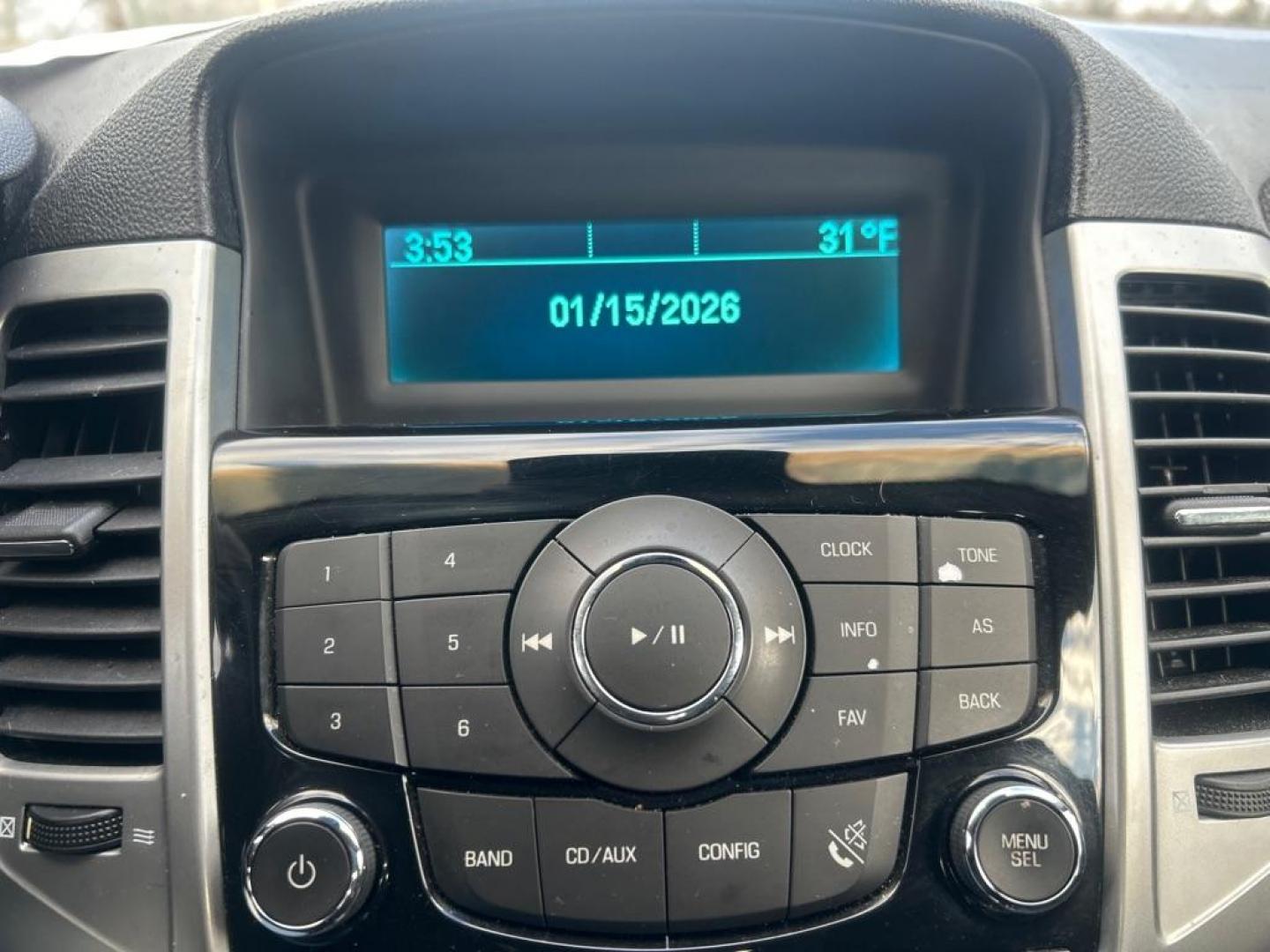 2012 WHITE CHEVROLET CRUZE LT (1G1PF5SCXC7) with an 1.4L engine, Automatic transmission, located at 2514 Williamson Rd NE, Roanoke, VA, 24012, (540) 265-7770, 37.294636, -79.936249 - NO CREDIT CHECK FINANCING WITH ONLY $1800 DOWN PAYMENT!!!! Check out our website www.needausedvehicle.com for our No Credit Check/ In House Financing options!! No Credit Check Available!!! In House Financing Available!!! All Clean Title Vehicles (no Salvaged or flooded vehicles ever on our lot)! - Photo#8