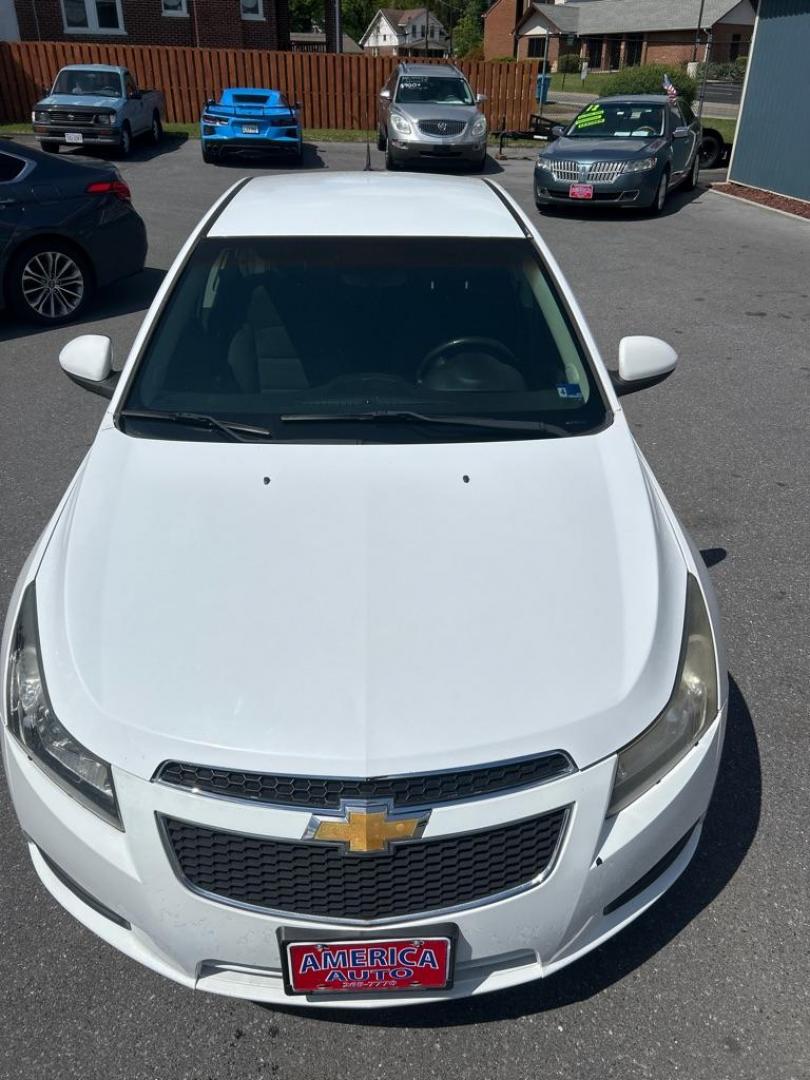 2012 WHITE CHEVROLET CRUZE LT (1G1PF5SCXC7) with an 1.4L engine, Automatic transmission, located at 2514 Williamson Rd NE, Roanoke, VA, 24012, (540) 265-7770, 37.294636, -79.936249 - Photo#2