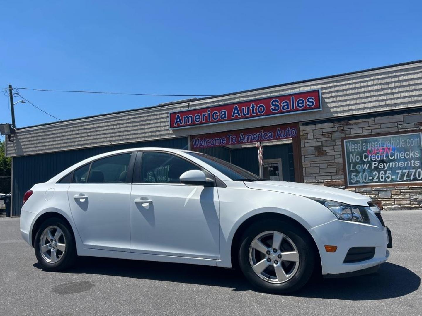 2012 WHITE CHEVROLET CRUZE LT (1G1PF5SCXC7) with an 1.4L engine, Automatic transmission, located at 2514 Williamson Rd NE, Roanoke, VA, 24012, (540) 265-7770, 37.294636, -79.936249 - NO CREDIT CHECK FINANCING WITH ONLY $1800 DOWN PAYMENT!!!! Check out our website www.needausedvehicle.com for our No Credit Check/ In House Financing options!! No Credit Check Available!!! In House Financing Available!!! All Clean Title Vehicles (no Salvaged or flooded vehicles ever on our lot)!- Photo#0
