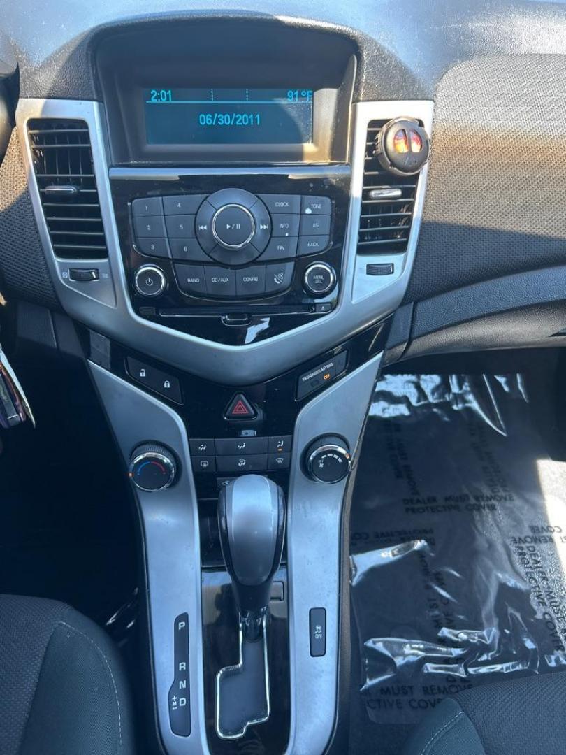 2012 WHITE CHEVROLET CRUZE LT (1G1PF5SCXC7) with an 1.4L engine, Automatic transmission, located at 2514 Williamson Rd NE, Roanoke, VA, 24012, (540) 265-7770, 37.294636, -79.936249 - NO CREDIT CHECK FINANCING WITH ONLY $1800 DOWN PAYMENT!!!! Check out our website www.needausedvehicle.com for our No Credit Check/ In House Financing options!! No Credit Check Available!!! In House Financing Available!!! All Clean Title Vehicles (no Salvaged or flooded vehicles ever on our lot)!- Photo#5