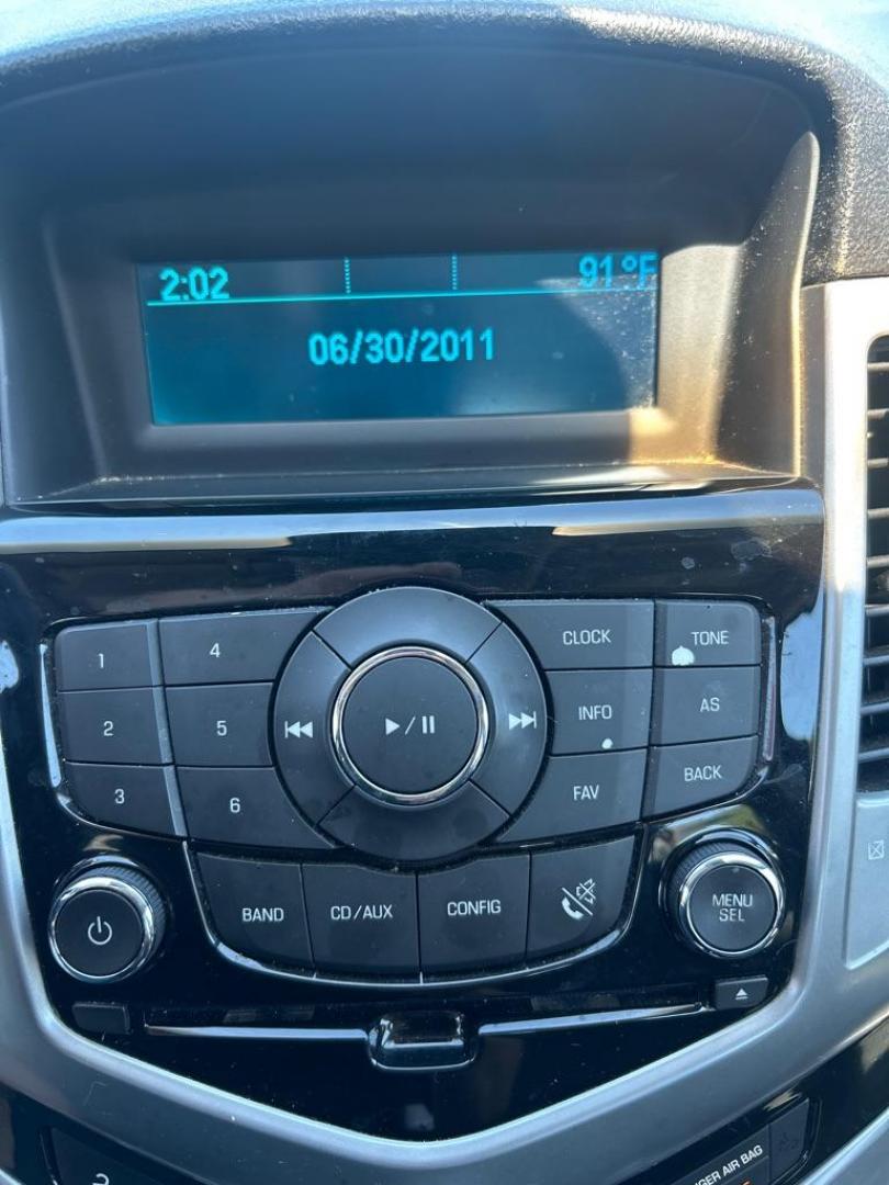2012 WHITE CHEVROLET CRUZE LT (1G1PF5SCXC7) with an 1.4L engine, Automatic transmission, located at 2514 Williamson Rd NE, Roanoke, VA, 24012, (540) 265-7770, 37.294636, -79.936249 - NO CREDIT CHECK FINANCING WITH ONLY $1800 DOWN PAYMENT!!!! Check out our website www.needausedvehicle.com for our No Credit Check/ In House Financing options!! No Credit Check Available!!! In House Financing Available!!! All Clean Title Vehicles (no Salvaged or flooded vehicles ever on our lot)!- Photo#8