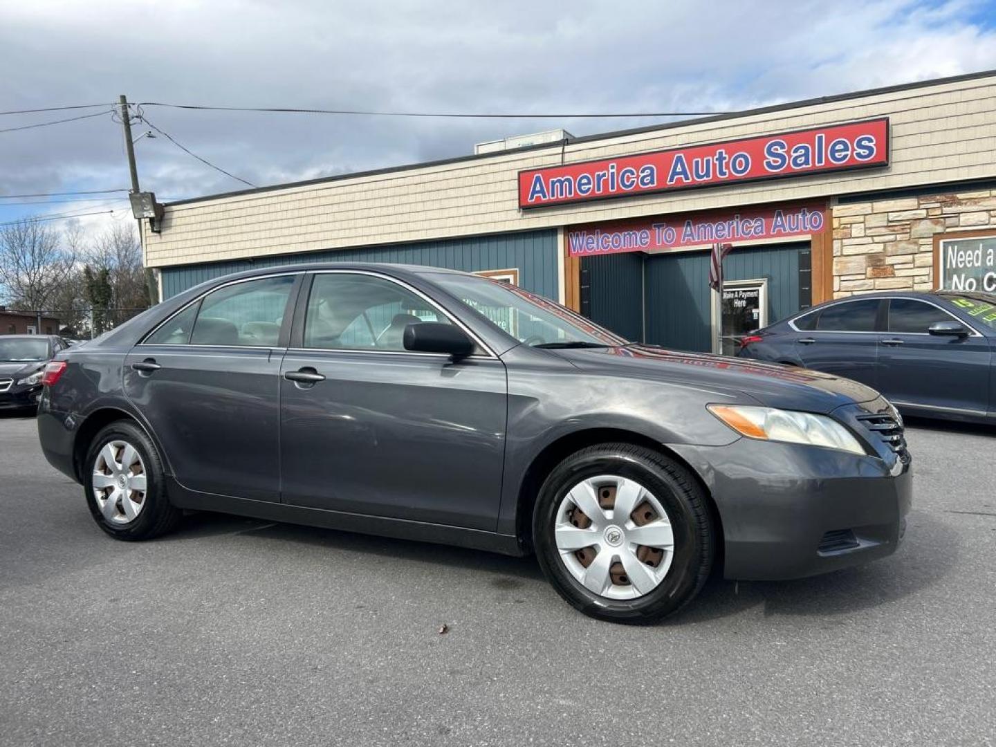 2009 GRAY TOYOTA CAMRY LE (4T1BE46K19U) with an 2.4L engine, Automatic transmission, located at 2514 Williamson Rd NE, Roanoke, VA, 24012, (540) 265-7770, 37.294636, -79.936249 - NO CREDIT CHECK FINANCING WITH ONLY $1700 DOWN PAYMENT!!!! Check out our website www.needausedvehicle.com for our No Credit Check/ In House Financing options!! No Credit Check Available!!! In House Financing Available!!! All Clean Title Vehicles (no Salvaged or flooded vehicles ever on our lot)! - Photo#0