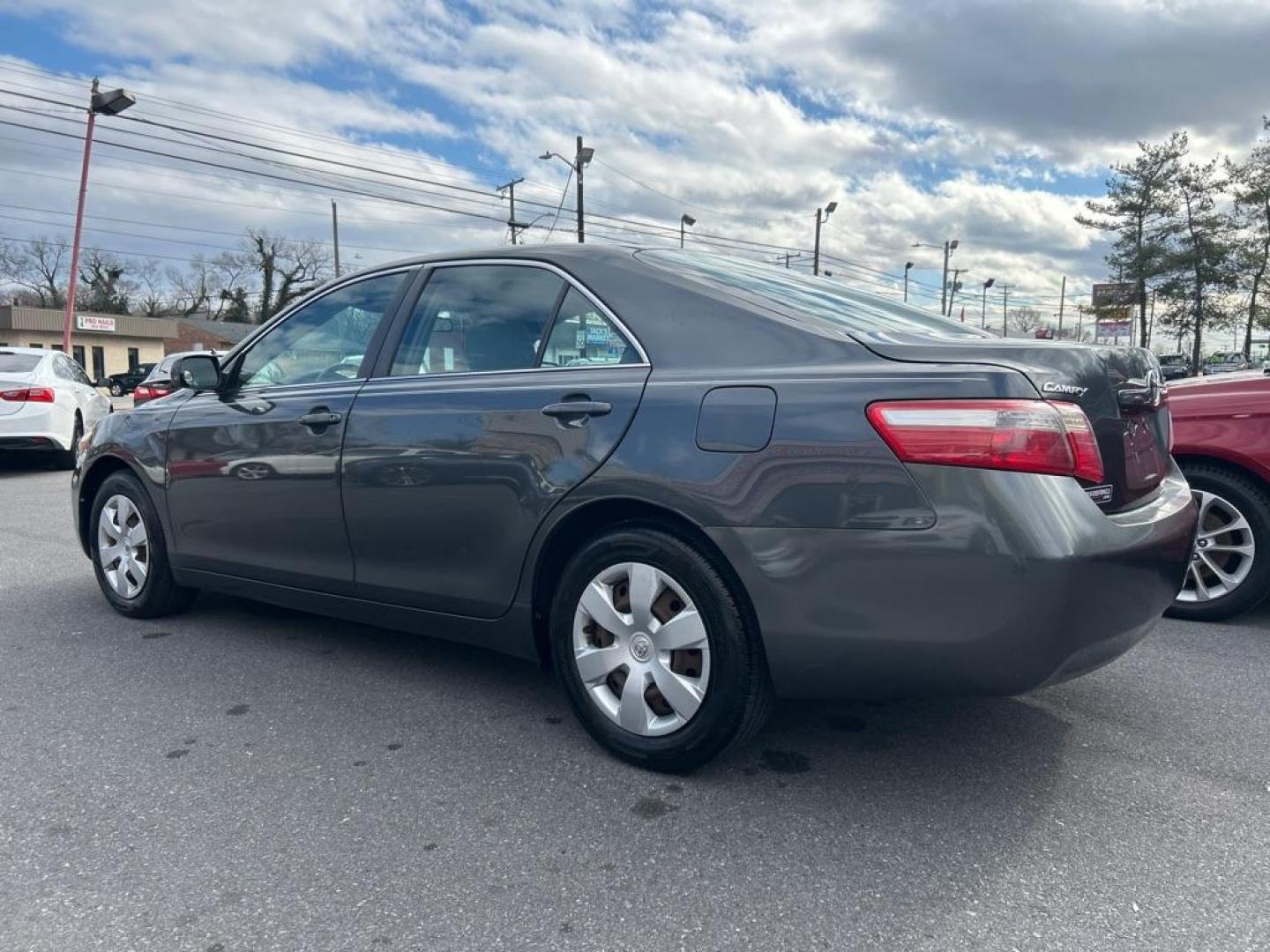 2009 GRAY TOYOTA CAMRY LE (4T1BE46K19U) with an 2.4L engine, Automatic transmission, located at 2514 Williamson Rd NE, Roanoke, VA, 24012, (540) 265-7770, 37.294636, -79.936249 - NO CREDIT CHECK FINANCING WITH ONLY $1700 DOWN PAYMENT!!!! Check out our website www.needausedvehicle.com for our No Credit Check/ In House Financing options!! No Credit Check Available!!! In House Financing Available!!! All Clean Title Vehicles (no Salvaged or flooded vehicles ever on our lot)! - Photo#1