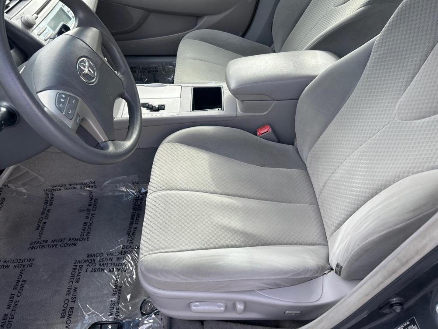 2009 GRAY TOYOTA CAMRY LE (4T1BE46K19U) with an 2.4L engine, Automatic transmission, located at 2514 Williamson Rd NE, Roanoke, VA, 24012, (540) 265-7770, 37.294636, -79.936249 - NO CREDIT CHECK FINANCING WITH ONLY $1700 DOWN PAYMENT!!!! Check out our website www.needausedvehicle.com for our No Credit Check/ In House Financing options!! No Credit Check Available!!! In House Financing Available!!! All Clean Title Vehicles (no Salvaged or flooded vehicles ever on our lot)! - Photo#4