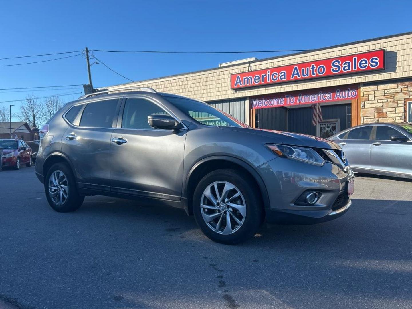 2015 GRAY NISSAN ROGUE S (5N1AT2MVXFC) with an 2.5L engine, Continuously Variable transmission, located at 2514 Williamson Rd NE, Roanoke, VA, 24012, (540) 265-7770, 37.294636, -79.936249 - NO CREDIT CHECK FINANCING WITH ONLY $3700 DOWN PAYMENT!!!! Check out our website www.needausedvehicle.com for our No Credit Check/ In House Financing options!! No Credit Check Available!!! In House Financing Available!!! All Clean Title Vehicles (no Salvaged or flooded vehicles ever on our lot)! - Photo#0