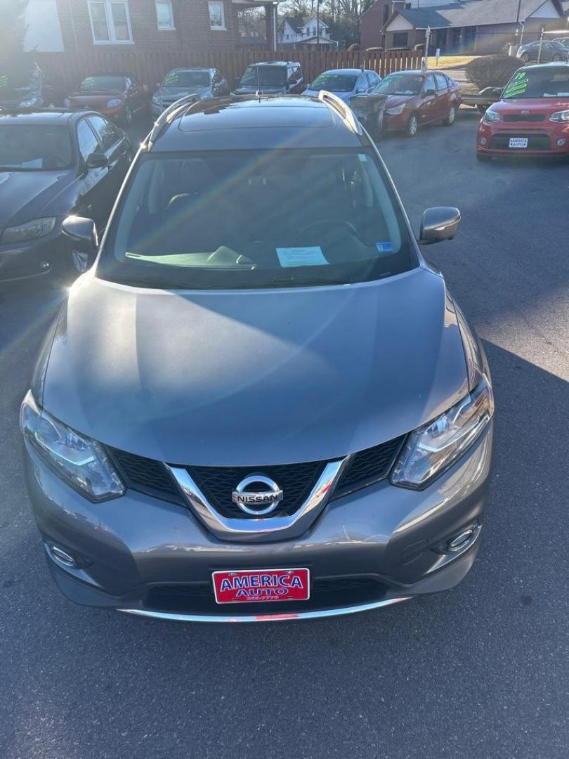 2015 GRAY NISSAN ROGUE S (5N1AT2MVXFC) with an 2.5L engine, Continuously Variable transmission, located at 2514 Williamson Rd NE, Roanoke, VA, 24012, (540) 265-7770, 37.294636, -79.936249 - NO CREDIT CHECK FINANCING WITH ONLY $3700 DOWN PAYMENT!!!! Check out our website www.needausedvehicle.com for our No Credit Check/ In House Financing options!! No Credit Check Available!!! In House Financing Available!!! All Clean Title Vehicles (no Salvaged or flooded vehicles ever on our lot)! - Photo#1