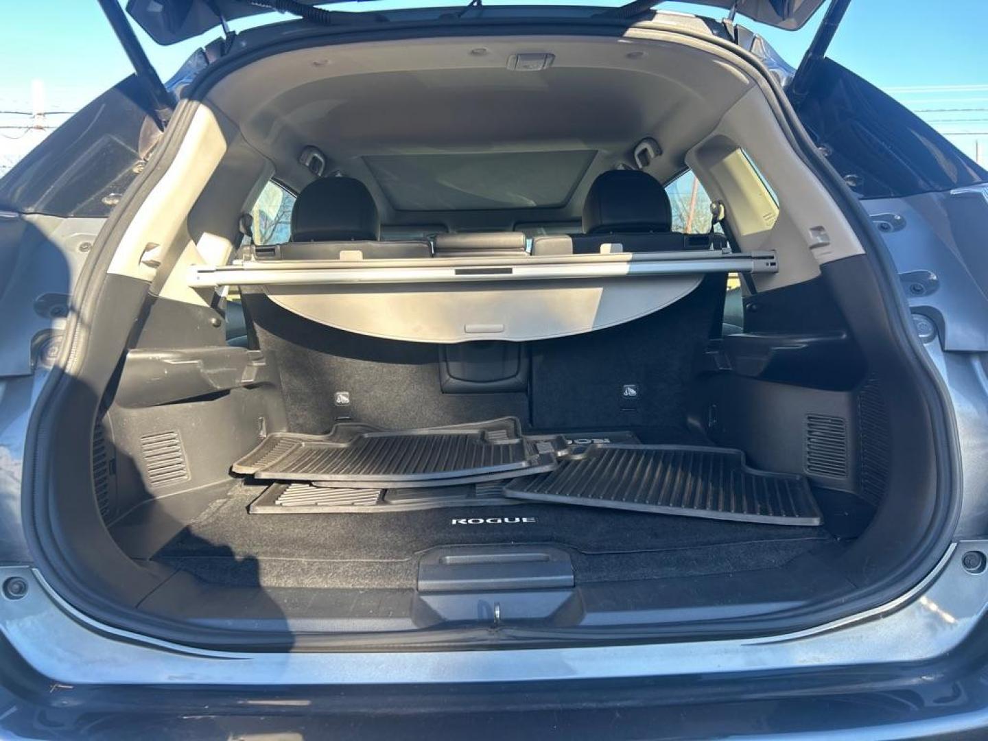 2015 GRAY NISSAN ROGUE S (5N1AT2MVXFC) with an 2.5L engine, Continuously Variable transmission, located at 2514 Williamson Rd NE, Roanoke, VA, 24012, (540) 265-7770, 37.294636, -79.936249 - NO CREDIT CHECK FINANCING WITH ONLY $3700 DOWN PAYMENT!!!! Check out our website www.needausedvehicle.com for our No Credit Check/ In House Financing options!! No Credit Check Available!!! In House Financing Available!!! All Clean Title Vehicles (no Salvaged or flooded vehicles ever on our lot)! - Photo#4