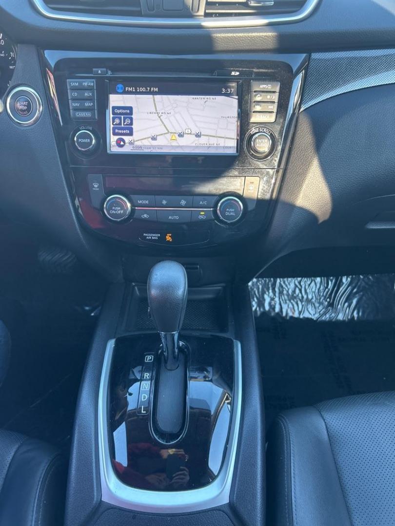 2015 GRAY NISSAN ROGUE S (5N1AT2MVXFC) with an 2.5L engine, Continuously Variable transmission, located at 2514 Williamson Rd NE, Roanoke, VA, 24012, (540) 265-7770, 37.294636, -79.936249 - NO CREDIT CHECK FINANCING WITH ONLY $3700 DOWN PAYMENT!!!! Check out our website www.needausedvehicle.com for our No Credit Check/ In House Financing options!! No Credit Check Available!!! In House Financing Available!!! All Clean Title Vehicles (no Salvaged or flooded vehicles ever on our lot)! - Photo#9