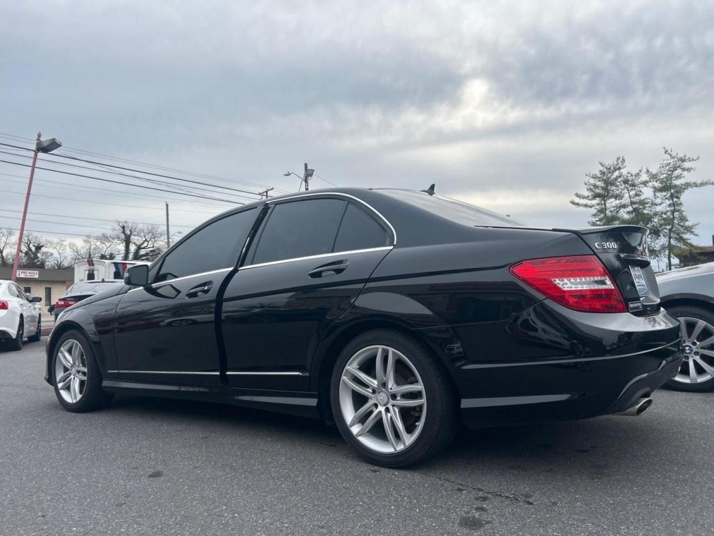 2014 BLACK MERCEDES-BENZ C-CLASS C300 4MATIC (WDDGF8ABXER) with an 3.5L engine, Automatic transmission, located at 2514 Williamson Rd NE, Roanoke, VA, 24012, (540) 265-7770, 37.294636, -79.936249 - NO CREDIT CHECK FINANCING WITH ONLY $3500 DOWN PAYMENT!!!! Check out our website www.needausedvehicle.com for our No Credit Check/ In House Financing options!! No Credit Check Available!!! In House Financing Available!!! All Clean Title Vehicles (no Salvaged or flooded vehicles ever on our lot)! - Photo#2