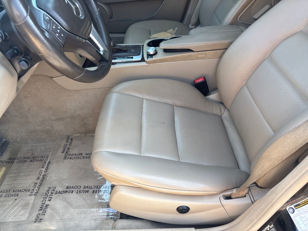 2014 BLACK MERCEDES-BENZ C-CLASS C300 4MATIC (WDDGF8ABXER) with an 3.5L engine, Automatic transmission, located at 2514 Williamson Rd NE, Roanoke, VA, 24012, (540) 265-7770, 37.294636, -79.936249 - NO CREDIT CHECK FINANCING WITH ONLY $3400 DOWN PAYMENT!!!! Check out our website www.needausedvehicle.com for our No Credit Check/ In House Financing options!! No Credit Check Available!!! In House Financing Available!!! All Clean Title Vehicles (no Salvaged or flooded vehicles ever on our lot)!- Photo#4