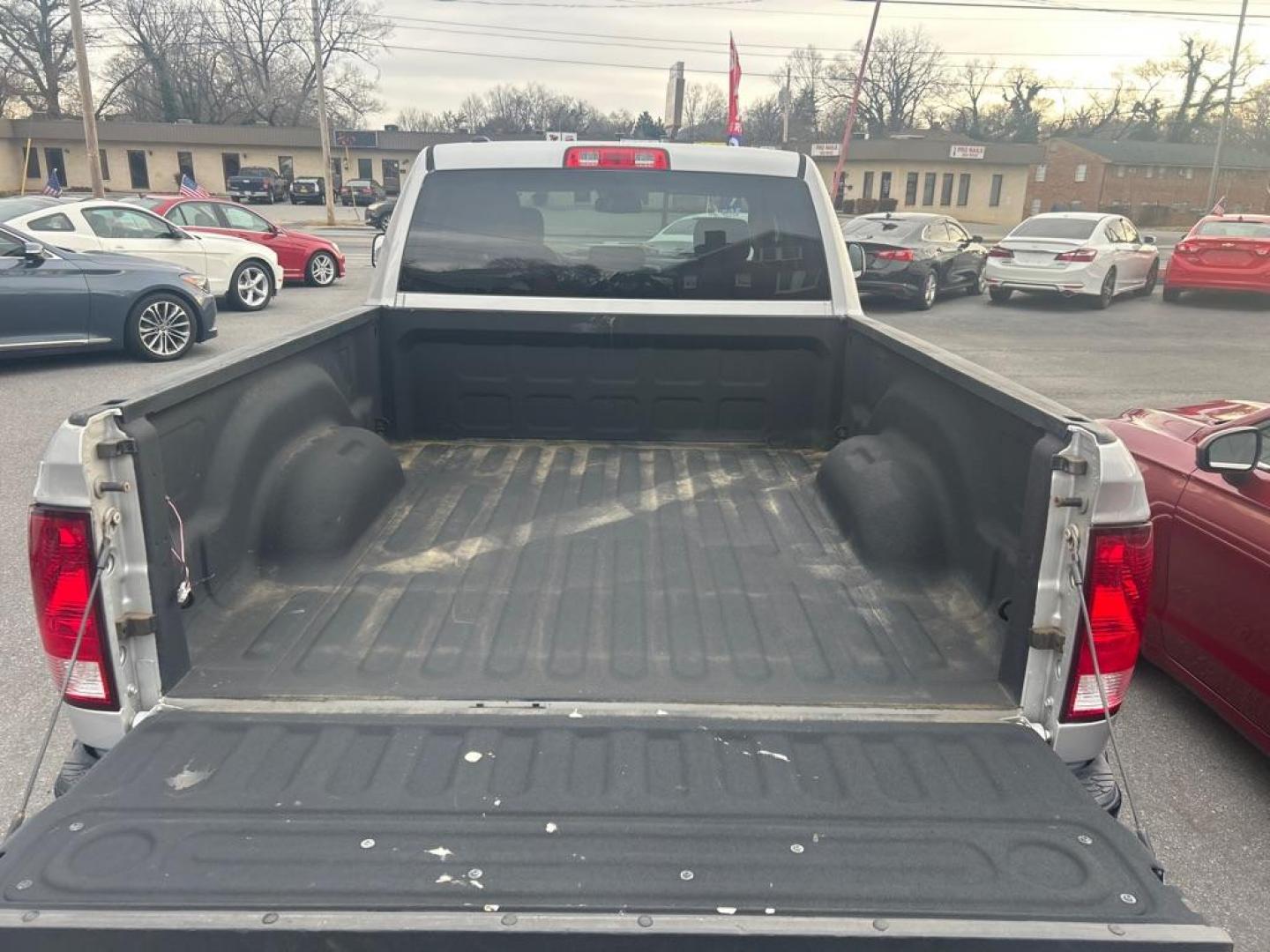 2018 SILVER RAM 1500 ST (1C6RR7FT1JS) with an 5.7L engine, Automatic transmission, located at 2514 Williamson Rd NE, Roanoke, VA, 24012, (540) 265-7770, 37.294636, -79.936249 - Photo#10