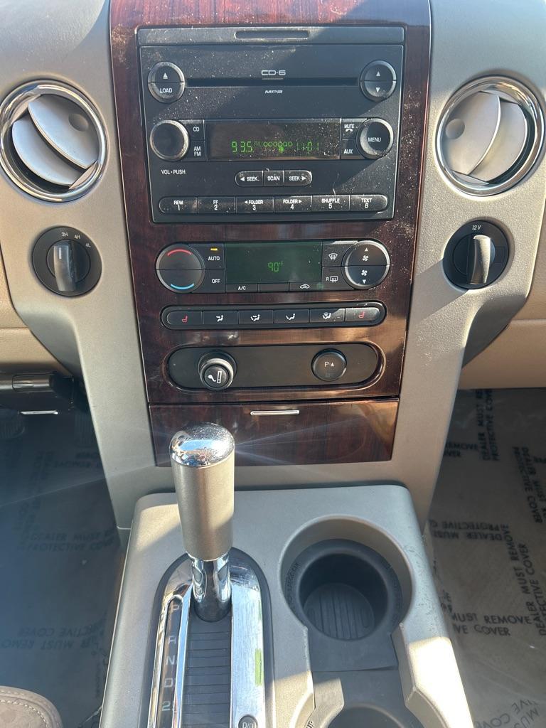 2006 MAROON FORD F150 SUPERCREW King Ranch (1FTPW14V26K) with an 5.4L engine, Automatic transmission, located at 2514 Williamson Rd NE, Roanoke, VA, 24012, (540) 265-7770, 37.294636, -79.936249 - NO CREDIT CHECK FINANCING WITH ONLY $3700 DOWN PAYMENT!!!! Check out our website www.needausedvehicle.com for our No Credit Check/ In House Financing options!! No Credit Check Available!!! In House Financing Available!!! All Clean Title Vehicles (no Salvaged or flooded vehicles ever on our lot)! - Photo#9