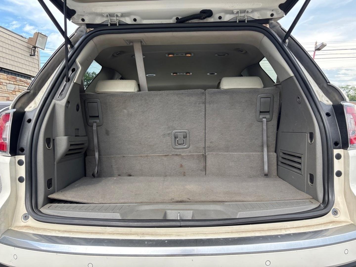 2014 WHITE GMC ACADIA SLT-1 (1GKKRRKD8EJ) with an 3.6L engine, Automatic transmission, located at 2514 Williamson Rd NE, Roanoke, VA, 24012, (540) 265-7770, 37.294636, -79.936249- Photo#2