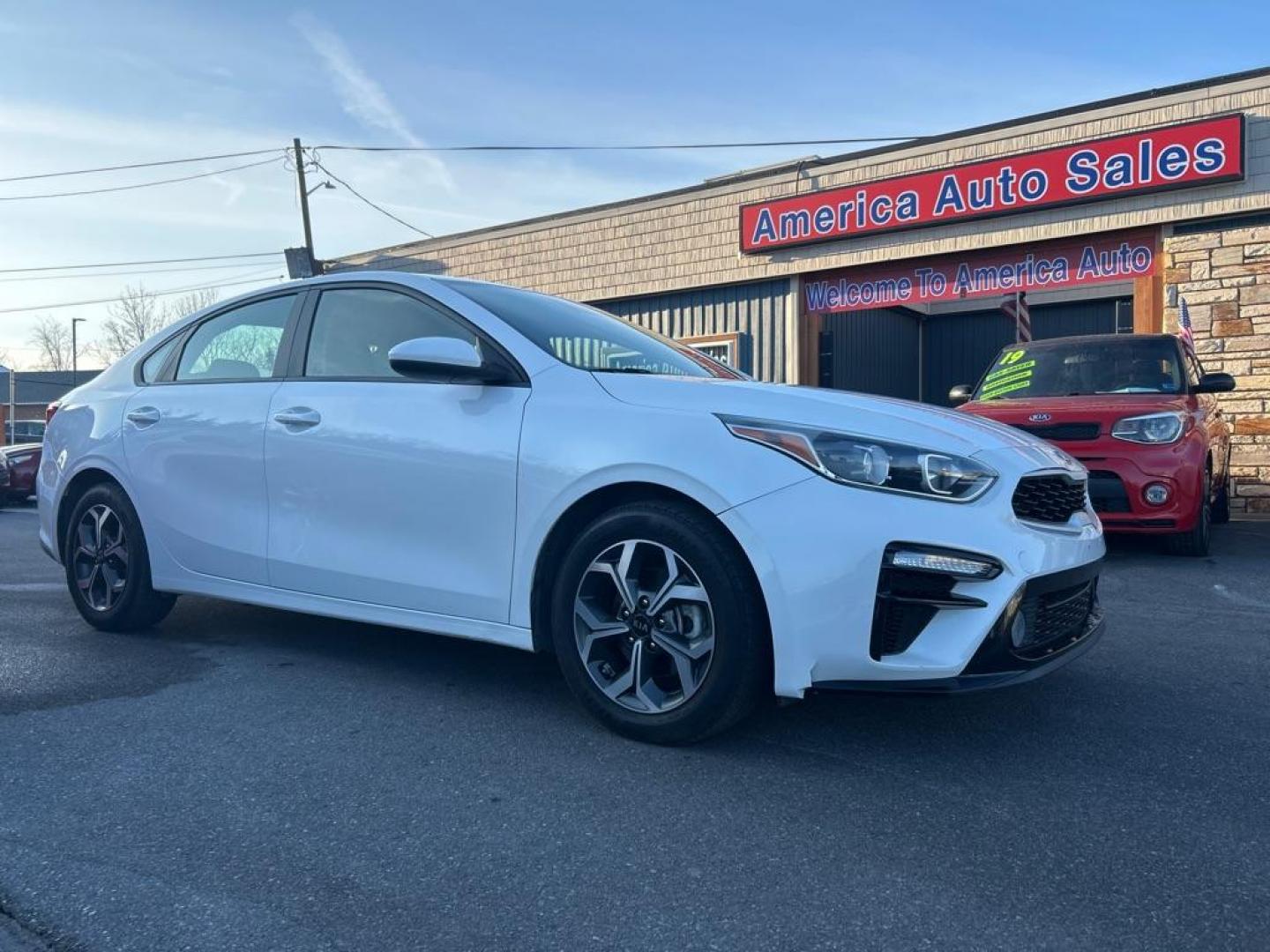 2021 WHITE KIA FORTE LXS (3KPF24AD9ME) with an 2.0L engine, Continuously Variable transmission, located at 2514 Williamson Rd NE, Roanoke, VA, 24012, (540) 265-7770, 37.294636, -79.936249 - NO CREDIT CHECK FINANCING WITH ONLY $3800 DOWN PAYMENT!!!! Check out our website www.needausedvehicle.com for our No Credit Check/ In House Financing options!! No Credit Check Available!!! In House Financing Available!!! All Clean Title Vehicles (no Salvaged or flooded vehicles ever on our lot)! - Photo#0