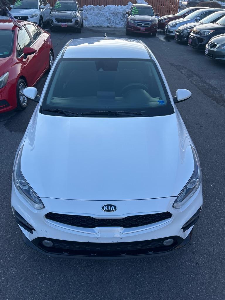 2021 WHITE KIA FORTE LXS (3KPF24AD9ME) with an 2.0L engine, Continuously Variable transmission, located at 2514 Williamson Rd NE, Roanoke, VA, 24012, (540) 265-7770, 37.294636, -79.936249 - Photo#1