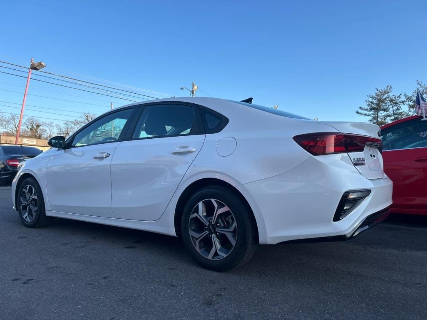 2021 WHITE KIA FORTE LXS (3KPF24AD9ME) with an 2.0L engine, Continuously Variable transmission, located at 2514 Williamson Rd NE, Roanoke, VA, 24012, (540) 265-7770, 37.294636, -79.936249 - NO CREDIT CHECK FINANCING WITH ONLY $3800 DOWN PAYMENT!!!! Check out our website www.needausedvehicle.com for our No Credit Check/ In House Financing options!! No Credit Check Available!!! In House Financing Available!!! All Clean Title Vehicles (no Salvaged or flooded vehicles ever on our lot)! - Photo#2