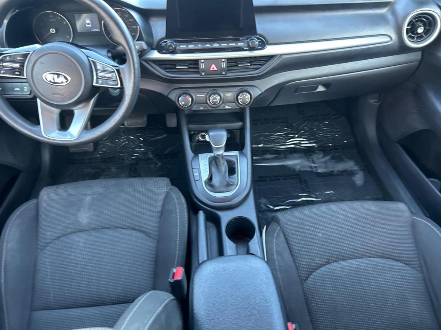 2021 WHITE KIA FORTE LXS (3KPF24AD9ME) with an 2.0L engine, Continuously Variable transmission, located at 2514 Williamson Rd NE, Roanoke, VA, 24012, (540) 265-7770, 37.294636, -79.936249 - NO CREDIT CHECK FINANCING WITH ONLY $3800 DOWN PAYMENT!!!! Check out our website www.needausedvehicle.com for our No Credit Check/ In House Financing options!! No Credit Check Available!!! In House Financing Available!!! All Clean Title Vehicles (no Salvaged or flooded vehicles ever on our lot)! - Photo#5