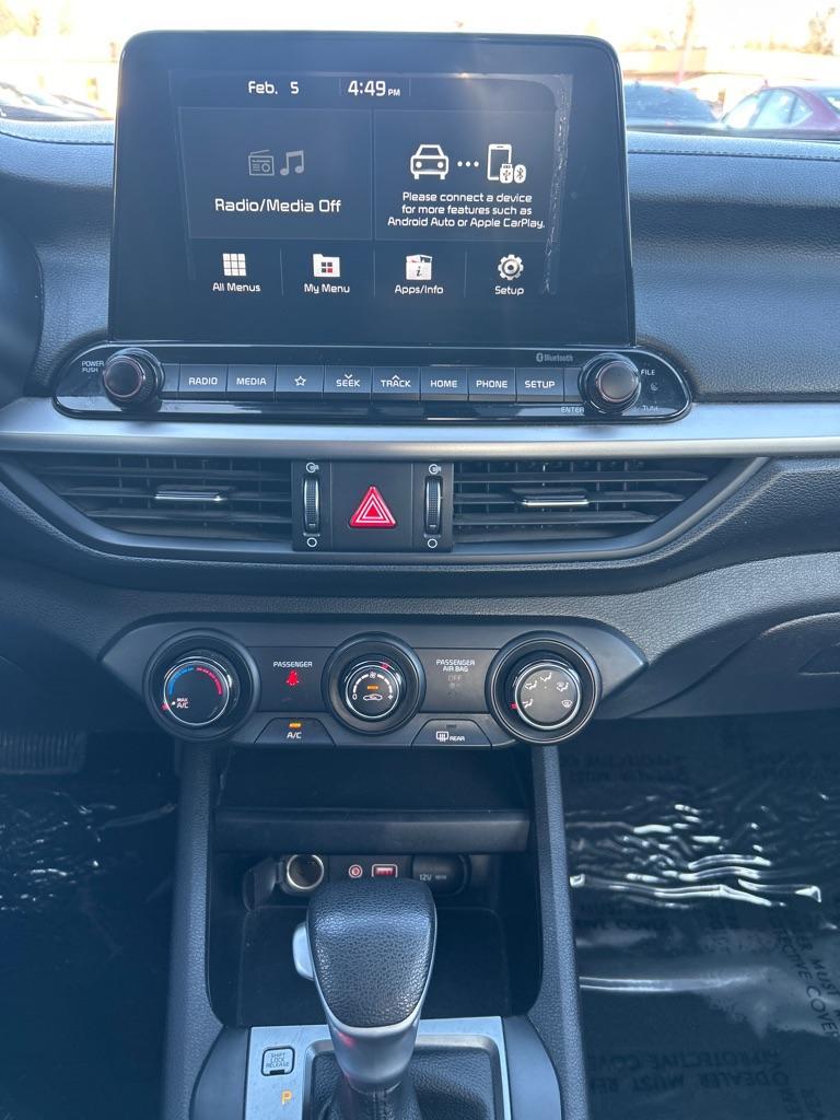 2021 WHITE KIA FORTE LXS (3KPF24AD9ME) with an 2.0L engine, Continuously Variable transmission, located at 2514 Williamson Rd NE, Roanoke, VA, 24012, (540) 265-7770, 37.294636, -79.936249 - Photo#7