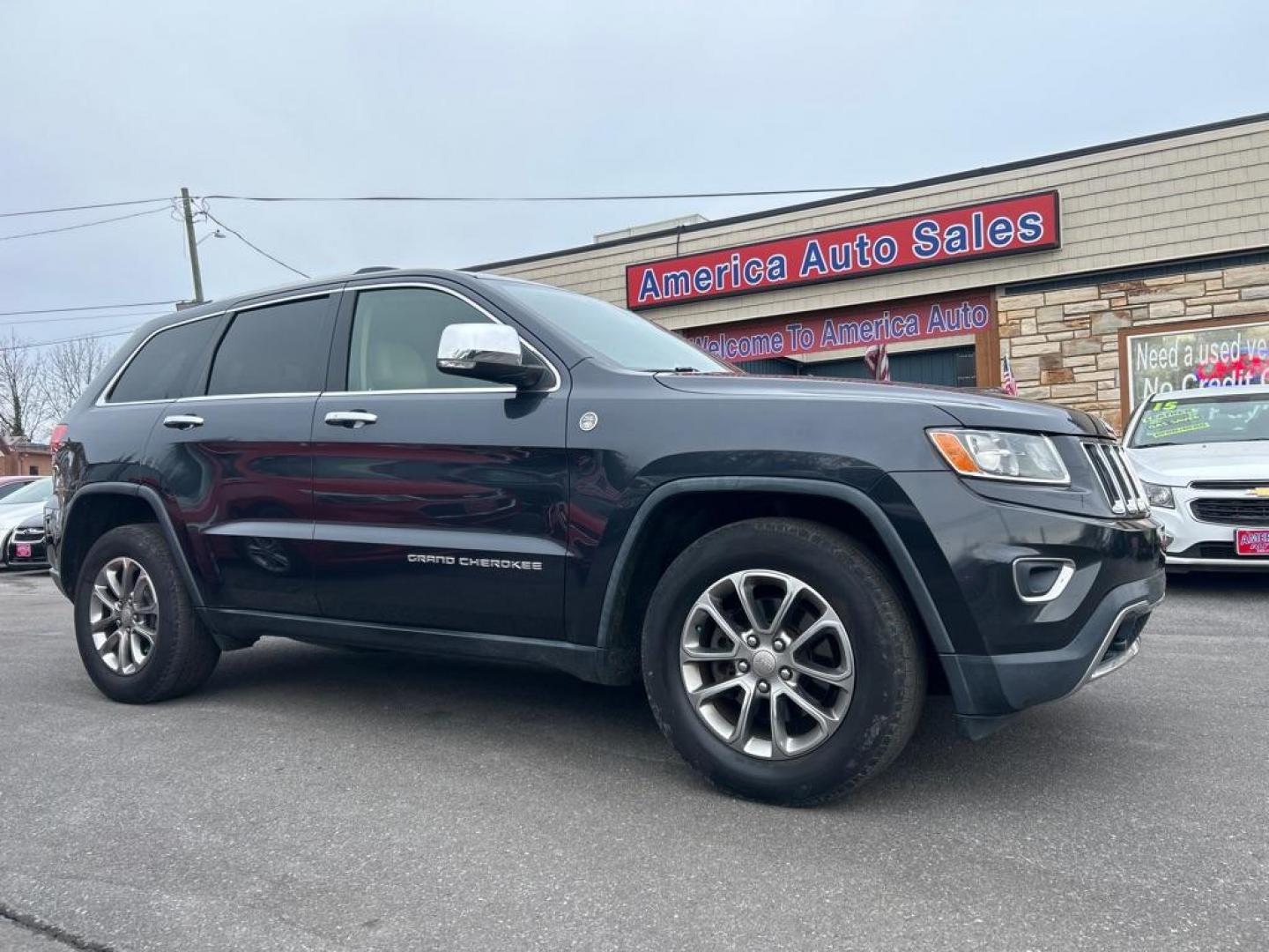 2015 BLUE JEEP GRAND CHEROKEE LIMITED (1C4RJFBG4FC) with an 3.6L engine, Automatic transmission, located at 2514 Williamson Rd NE, Roanoke, VA, 24012, (540) 265-7770, 37.294636, -79.936249 - NO CREDIT CHECK FINANCING WITH ONLY $3000 DOWN PAYMENT!!!! Check out our website www.needausedvehicle.com for our No Credit Check/ In House Financing options!! No Credit Check Available!!! In House Financing Available!!! All Clean Title Vehicles (no Salvaged or flooded vehicles ever on our lot)! - Photo#0