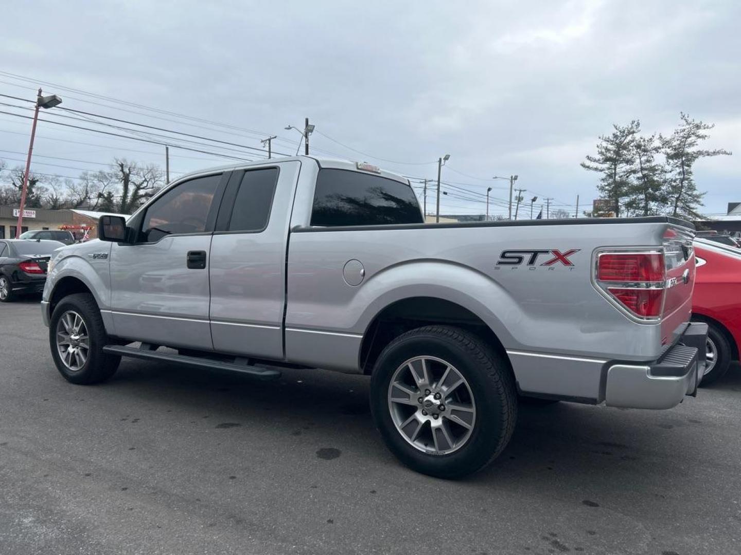 2014 SILVER FORD F150 SUPER CAB (1FTFX1CF7EK) with an 5.0L engine, Automatic transmission, located at 2514 Williamson Rd NE, Roanoke, VA, 24012, (540) 265-7770, 37.294636, -79.936249 - NO CREDIT CHECK FINANCING WITH ONLY $4200 DOWN PAYMENT!!!! Check out our website www.needausedvehicle.com for our No Credit Check/ In House Financing options!! No Credit Check Available!!! In House Financing Available!!! All Clean Title Vehicles (no Salvaged or flooded vehicles ever on our lot)! - Photo#2