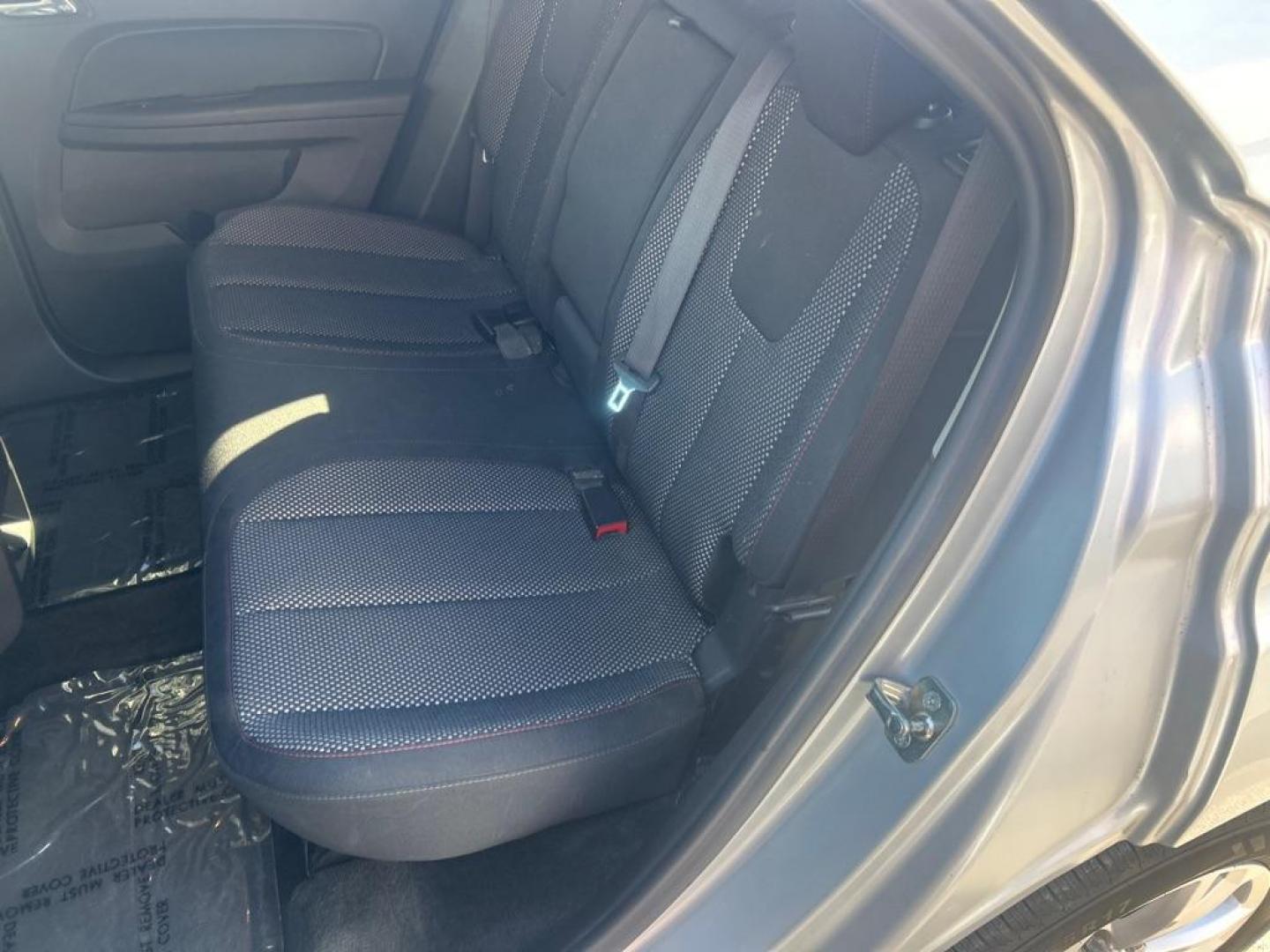 2017 SILVER CHEVROLET EQUINOX LT (2GNFLFEKXH6) with an 2.4L engine, Automatic transmission, located at 2514 Williamson Rd NE, Roanoke, VA, 24012, (540) 265-7770, 37.294636, -79.936249 - NO CREDIT CHECK FINANCING WITH ONLY $2700 DOWN PAYMENT!!!! Check out our website www.needausedvehicle.com for our No Credit Check/ In House Financing options!! No Credit Check Available!!! In House Financing Available!!! All Clean Title Vehicles (no Salvaged or flooded vehicles ever on our lot)! - Photo#4