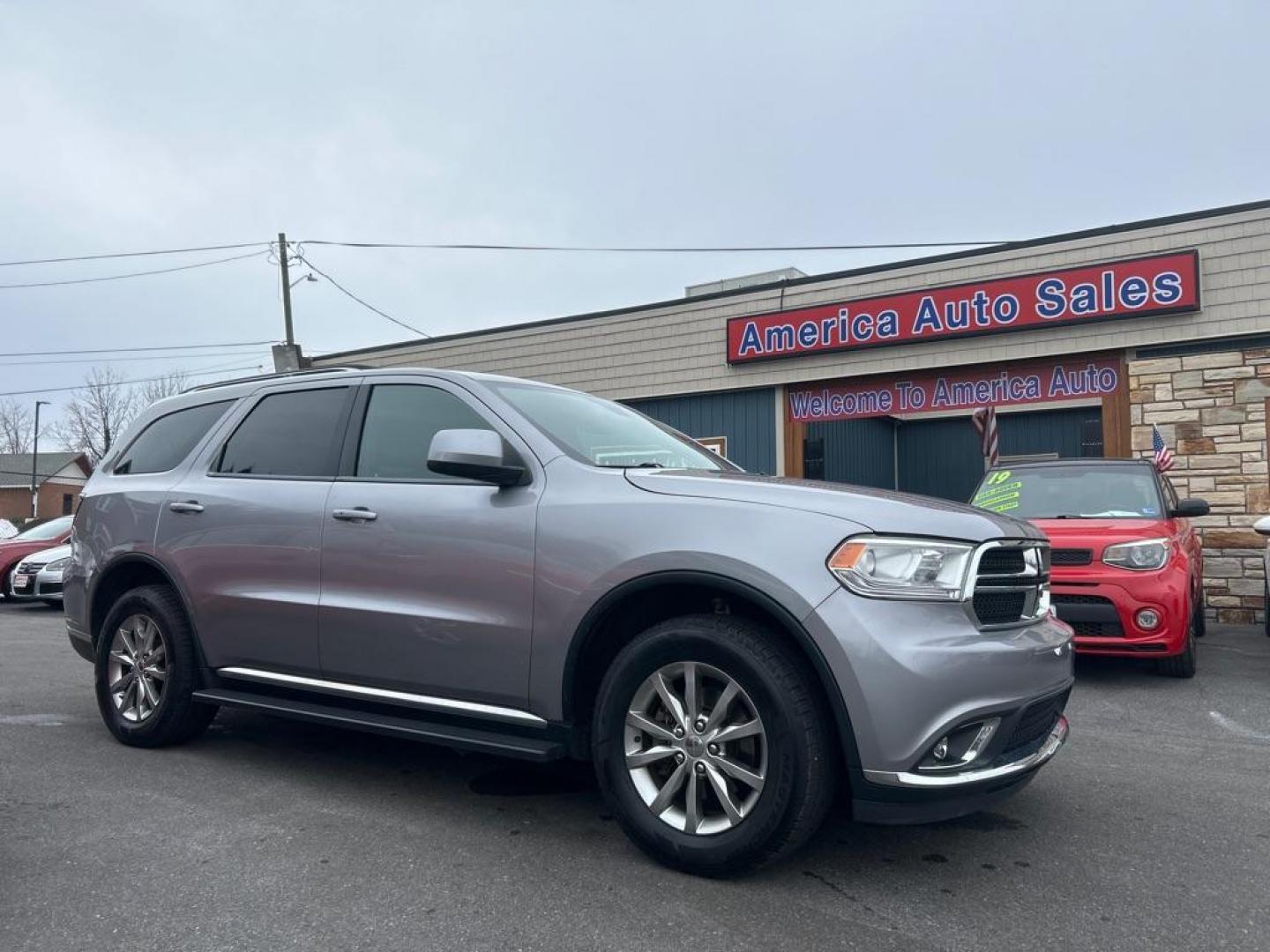 2017 SILVER DODGE DURANGO SXT (1C4RDJAG5HC) with an 3.6L engine, Automatic transmission, located at 2514 Williamson Rd NE, Roanoke, VA, 24012, (540) 265-7770, 37.294636, -79.936249 - Photo#0