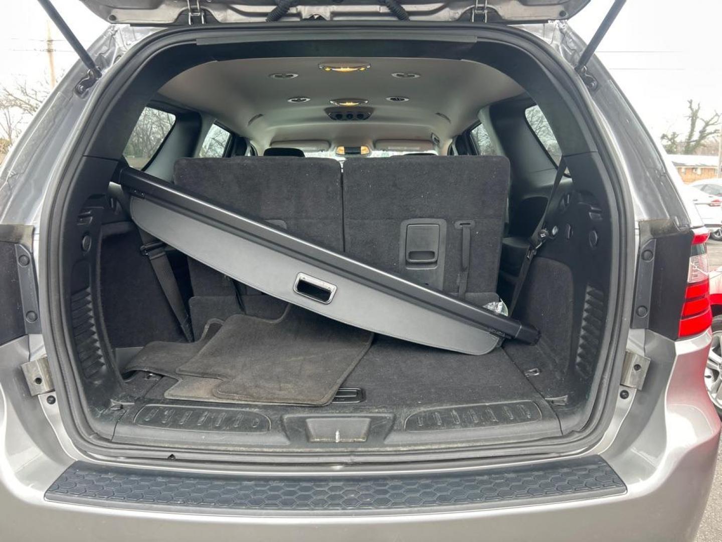 2017 SILVER DODGE DURANGO SXT (1C4RDJAG5HC) with an 3.6L engine, Automatic transmission, located at 2514 Williamson Rd NE, Roanoke, VA, 24012, (540) 265-7770, 37.294636, -79.936249 - Photo#4