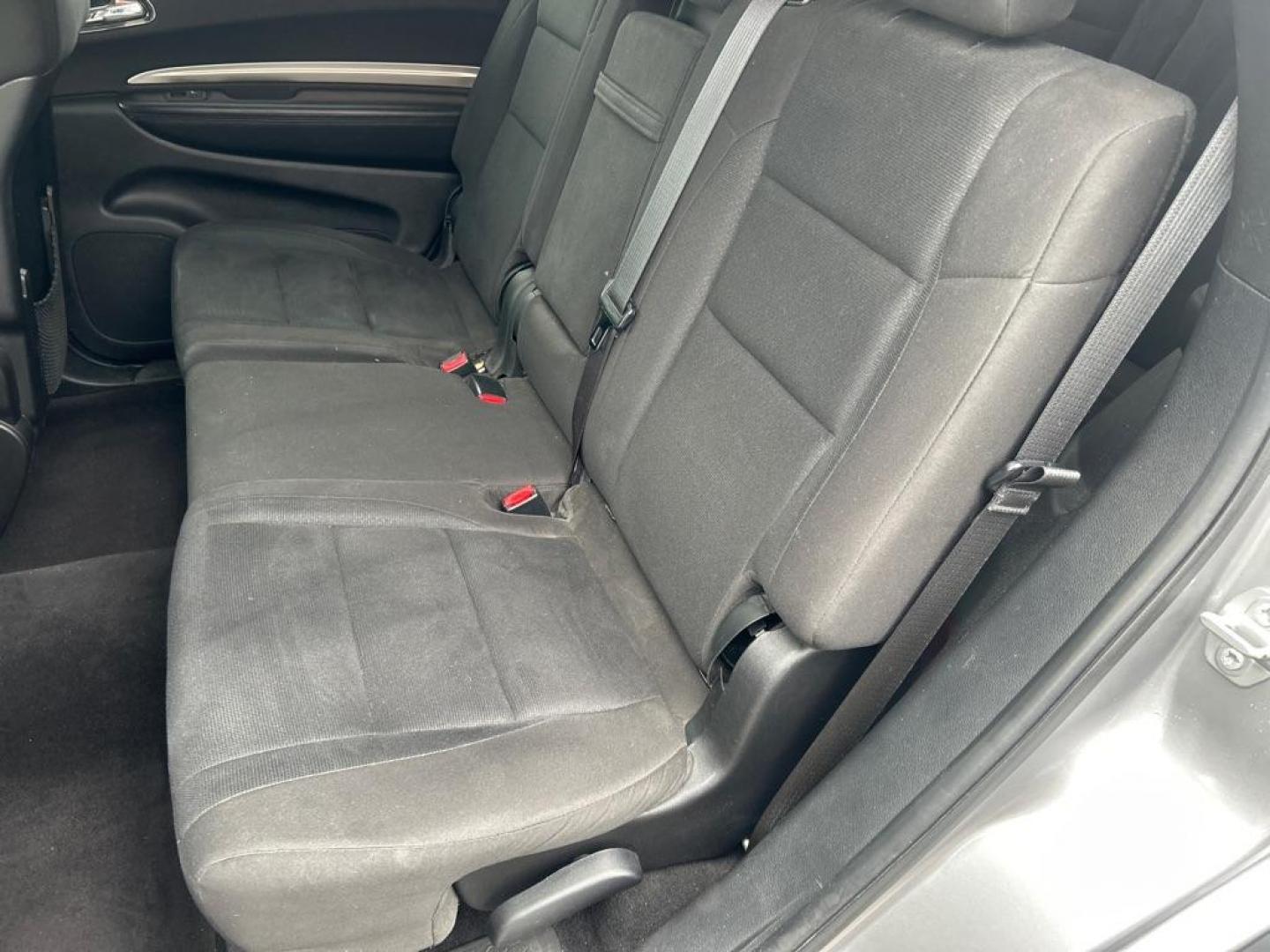 2017 SILVER DODGE DURANGO SXT (1C4RDJAG5HC) with an 3.6L engine, Automatic transmission, located at 2514 Williamson Rd NE, Roanoke, VA, 24012, (540) 265-7770, 37.294636, -79.936249 - Photo#6