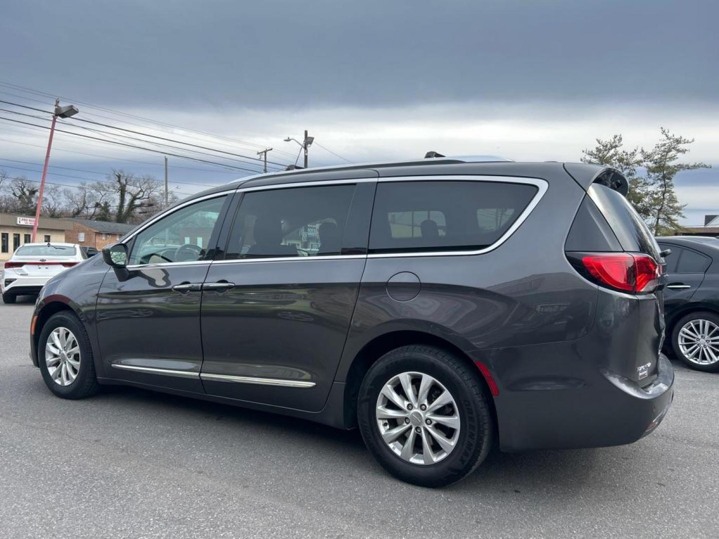 2019 GRAY CHRYSLER PACIFICA TOURING L (2C4RC1BG0KR) with an 3.6L engine, Automatic transmission, located at 2514 Williamson Rd NE, Roanoke, VA, 24012, (540) 265-7770, 37.294636, -79.936249 - NO CREDIT CHECK FINANCING WITH ONLY $3000 DOWN PAYMENT!!!! Check out our website www.needausedvehicle.com for our No Credit Check/ In House Financing options!! No Credit Check Available!!! In House Financing Available!!! All Clean Title Vehicles (no Salvaged or flooded vehicles ever on our lot)! - Photo#1