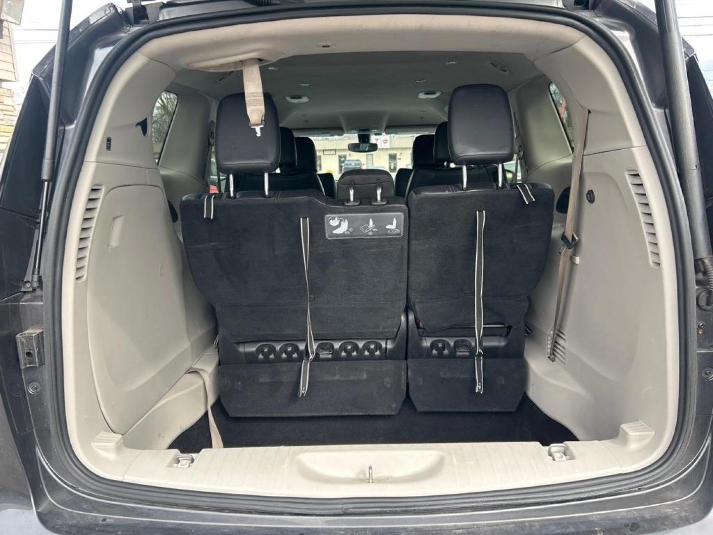 2019 GRAY CHRYSLER PACIFICA TOURING L (2C4RC1BG0KR) with an 3.6L engine, Automatic transmission, located at 2514 Williamson Rd NE, Roanoke, VA, 24012, (540) 265-7770, 37.294636, -79.936249 - NO CREDIT CHECK FINANCING WITH ONLY $3000 DOWN PAYMENT!!!! Check out our website www.needausedvehicle.com for our No Credit Check/ In House Financing options!! No Credit Check Available!!! In House Financing Available!!! All Clean Title Vehicles (no Salvaged or flooded vehicles ever on our lot)! - Photo#2