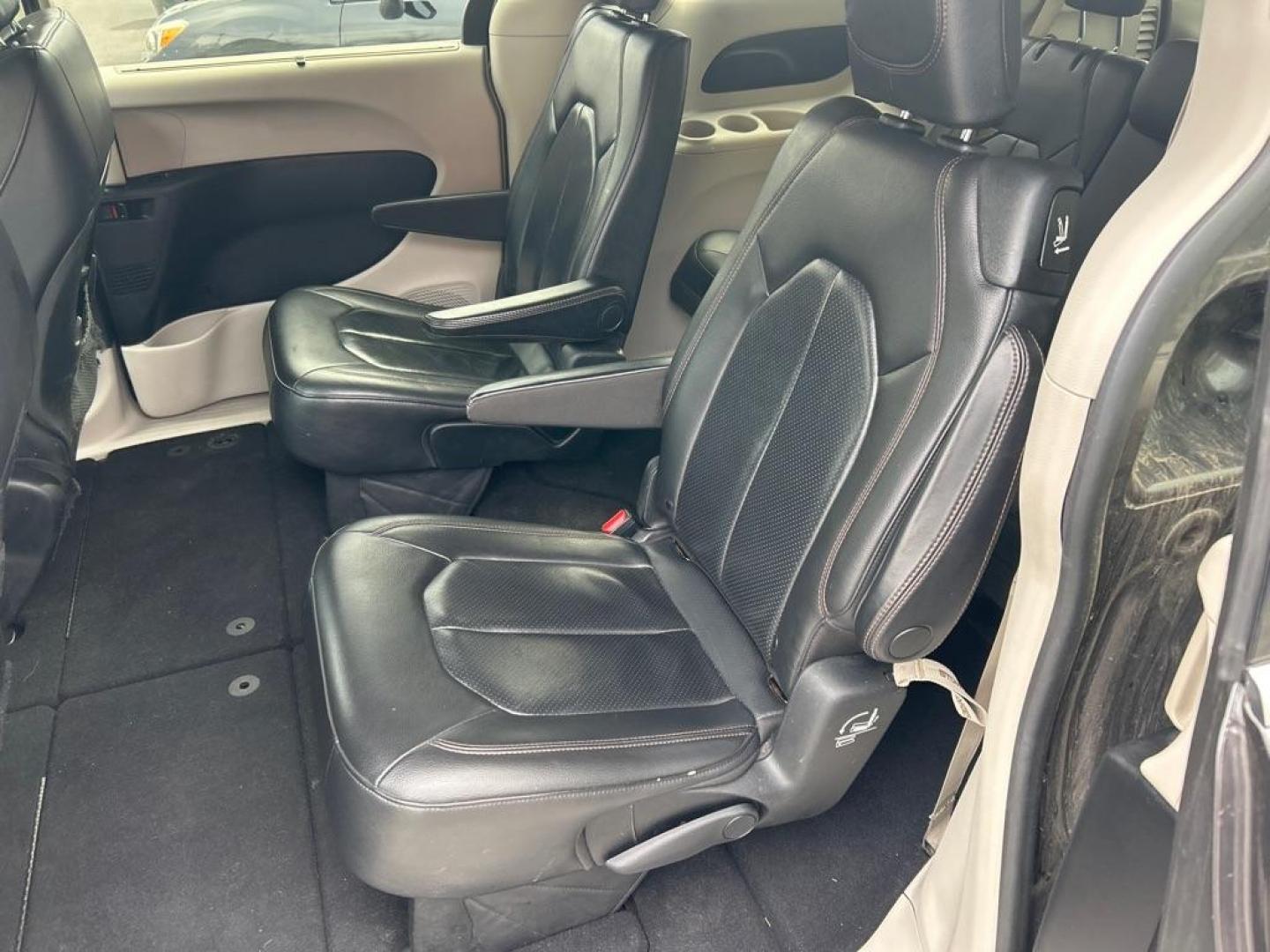 2019 GRAY CHRYSLER PACIFICA TOURING L (2C4RC1BG0KR) with an 3.6L engine, Automatic transmission, located at 2514 Williamson Rd NE, Roanoke, VA, 24012, (540) 265-7770, 37.294636, -79.936249 - NO CREDIT CHECK FINANCING WITH ONLY $3000 DOWN PAYMENT!!!! Check out our website www.needausedvehicle.com for our No Credit Check/ In House Financing options!! No Credit Check Available!!! In House Financing Available!!! All Clean Title Vehicles (no Salvaged or flooded vehicles ever on our lot)! - Photo#4