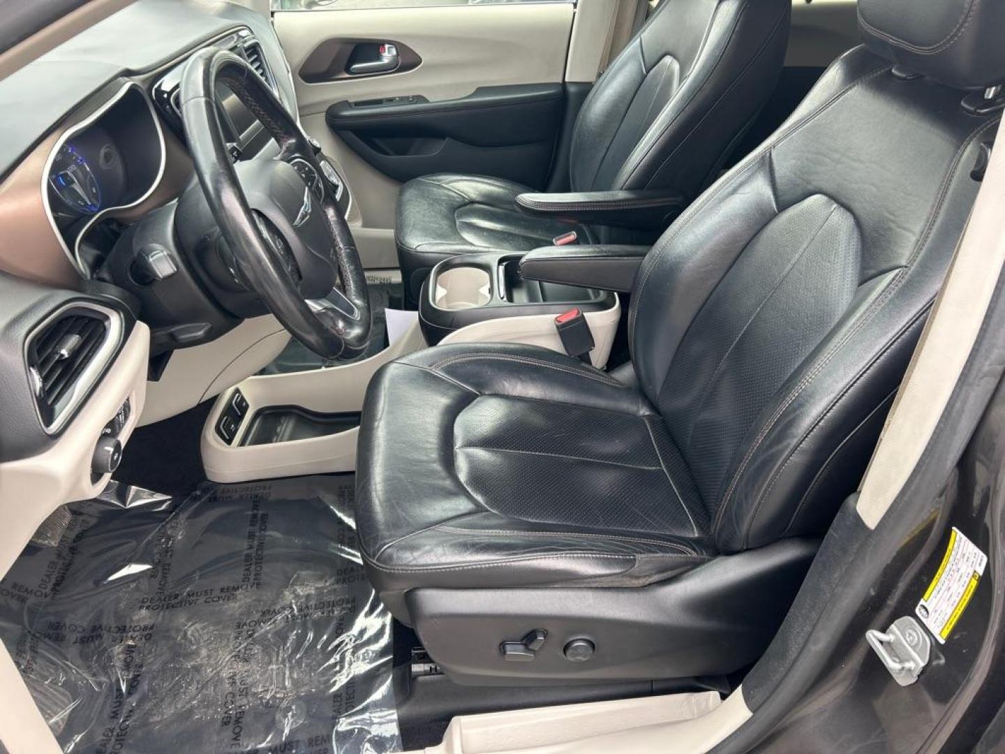 2019 GRAY CHRYSLER PACIFICA TOURING L (2C4RC1BG0KR) with an 3.6L engine, Automatic transmission, located at 2514 Williamson Rd NE, Roanoke, VA, 24012, (540) 265-7770, 37.294636, -79.936249 - NO CREDIT CHECK FINANCING WITH ONLY $3000 DOWN PAYMENT!!!! Check out our website www.needausedvehicle.com for our No Credit Check/ In House Financing options!! No Credit Check Available!!! In House Financing Available!!! All Clean Title Vehicles (no Salvaged or flooded vehicles ever on our lot)! - Photo#6