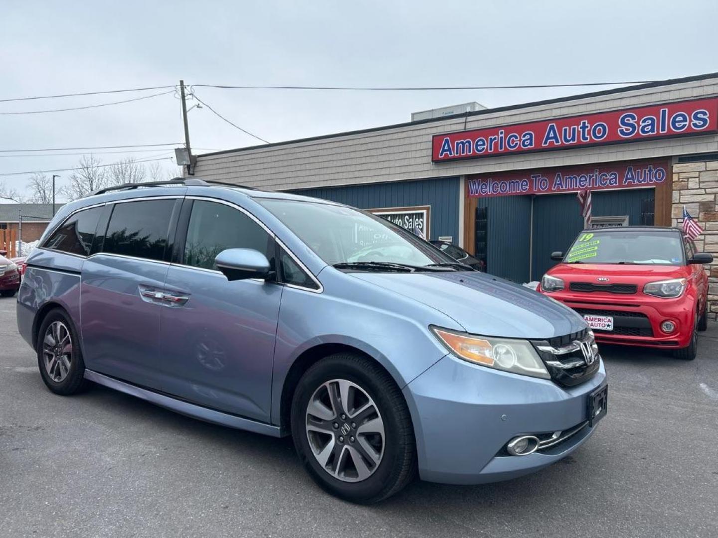 2014 BLUE HONDA ODYSSEY TOURING (5FNRL5H98EB) with an 3.5L engine, Automatic transmission, located at 2514 Williamson Rd NE, Roanoke, VA, 24012, (540) 265-7770, 37.294636, -79.936249 - NO CREDIT CHECK FINANCING WITH ONLY $3500 DOWN PAYMENT!!!! Check out our website www.needausedvehicle.com for our No Credit Check/ In House Financing options!! No Credit Check Available!!! In House Financing Available!!! All Clean Title Vehicles (no Salvaged or flooded vehicles ever on our lot)! - Photo#0