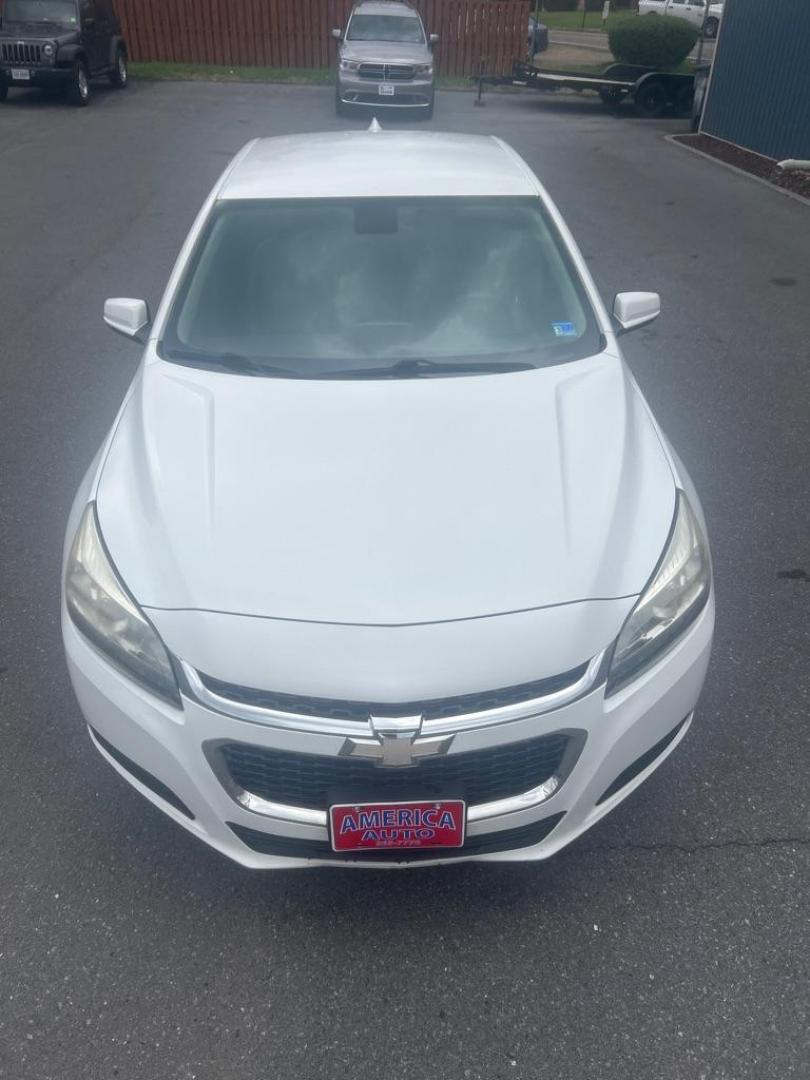 2016 WHITE CHEVROLET MALIBU LIMITED LT (1G11C5SA6GF) with an 2.5L engine, Automatic transmission, located at 2514 Williamson Rd NE, Roanoke, VA, 24012, (540) 265-7770, 37.294636, -79.936249 - Photo#9