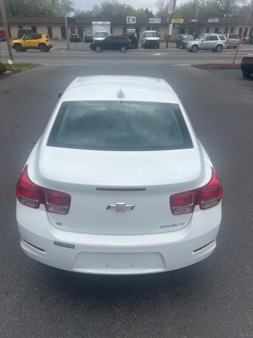 2016 WHITE CHEVROLET MALIBU LIMITED LT (1G11C5SA6GF) with an 2.5L engine, Automatic transmission, located at 2514 Williamson Rd NE, Roanoke, VA, 24012, (540) 265-7770, 37.294636, -79.936249 - Photo#10