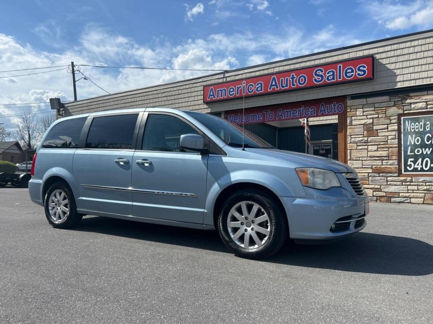 2013 BLUE CHRYSLER TOWN and COUNTRY TOURING (2C4RC1BG1DR) with an 3.6L engine, Automatic transmission, located at 2514 Williamson Rd NE, Roanoke, VA, 24012, (540) 265-7770, 37.294636, -79.936249 - NO CREDIT CHECK FINANCING WITH ONLY $2800 DOWN PAYMENT!!!! Check out our website www.needausedvehicle.com for our No Credit Check/ In House Financing options!! No Credit Check Available!!! In House Financing Available!!! All Clean Title Vehicles (no Salvaged or flooded vehicles ever on our lot)! - Photo#0
