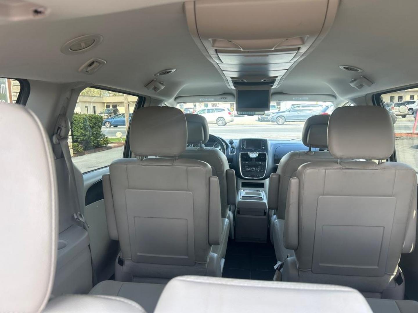 2013 BLUE CHRYSLER TOWN and COUNTRY TOURING (2C4RC1BG1DR) with an 3.6L engine, Automatic transmission, located at 2514 Williamson Rd NE, Roanoke, VA, 24012, (540) 265-7770, 37.294636, -79.936249 - NO CREDIT CHECK FINANCING WITH ONLY $2800 DOWN PAYMENT!!!! Check out our website www.needausedvehicle.com for our No Credit Check/ In House Financing options!! No Credit Check Available!!! In House Financing Available!!! All Clean Title Vehicles (no Salvaged or flooded vehicles ever on our lot)! - Photo#3