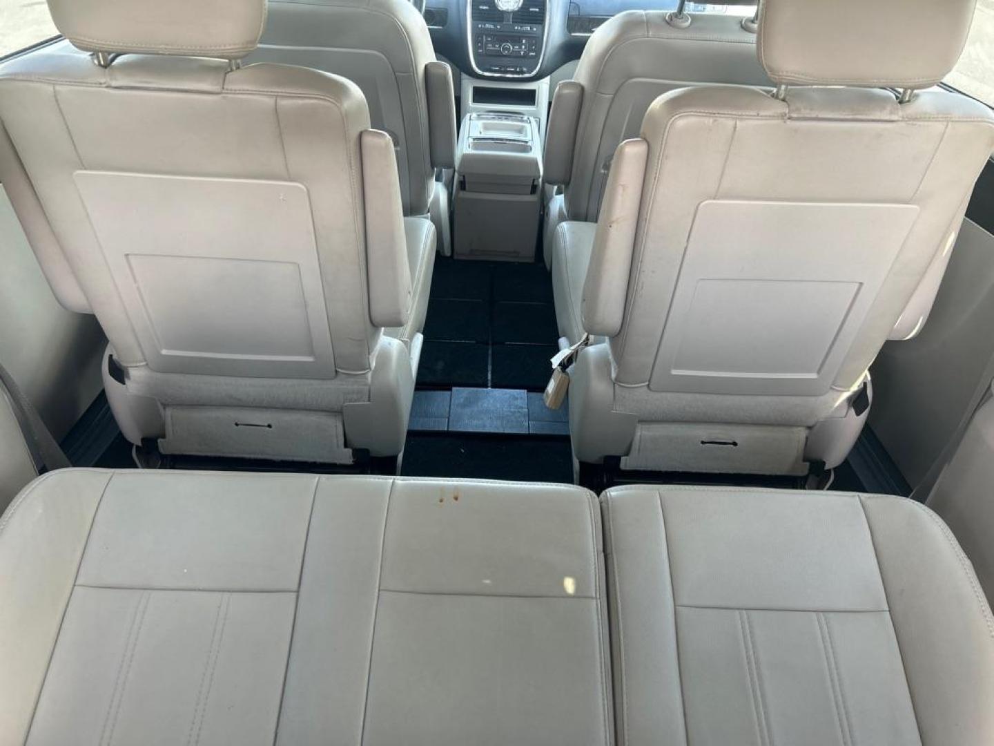 2013 BLUE CHRYSLER TOWN and COUNTRY TOURING (2C4RC1BG1DR) with an 3.6L engine, Automatic transmission, located at 2514 Williamson Rd NE, Roanoke, VA, 24012, (540) 265-7770, 37.294636, -79.936249 - NO CREDIT CHECK FINANCING WITH ONLY $2800 DOWN PAYMENT!!!! Check out our website www.needausedvehicle.com for our No Credit Check/ In House Financing options!! No Credit Check Available!!! In House Financing Available!!! All Clean Title Vehicles (no Salvaged or flooded vehicles ever on our lot)! - Photo#4
