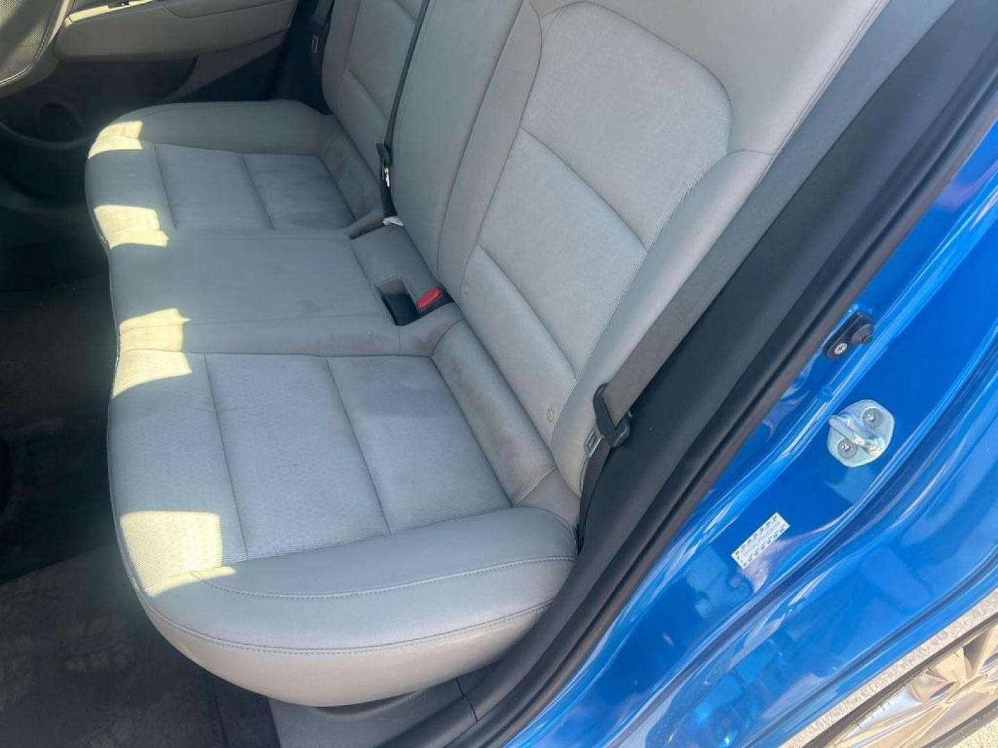 2017 BLUE HYUNDAI ELANTRA SE (KMHD84LF5HU) with an 2.0L engine, Automatic transmission, located at 2514 Williamson Rd NE, Roanoke, VA, 24012, (540) 265-7770, 37.294636, -79.936249 - NO CREDIT CHECK FINANCING WITH ONLY $2300 DOWN PAYMENT!!!! Check out our website www.needausedvehicle.com for our No Credit Check/ In House Financing options!! No Credit Check Available!!! In House Financing Available!!! All Clean Title Vehicles (no Salvaged or flooded vehicles ever on our lot)! - Photo#4